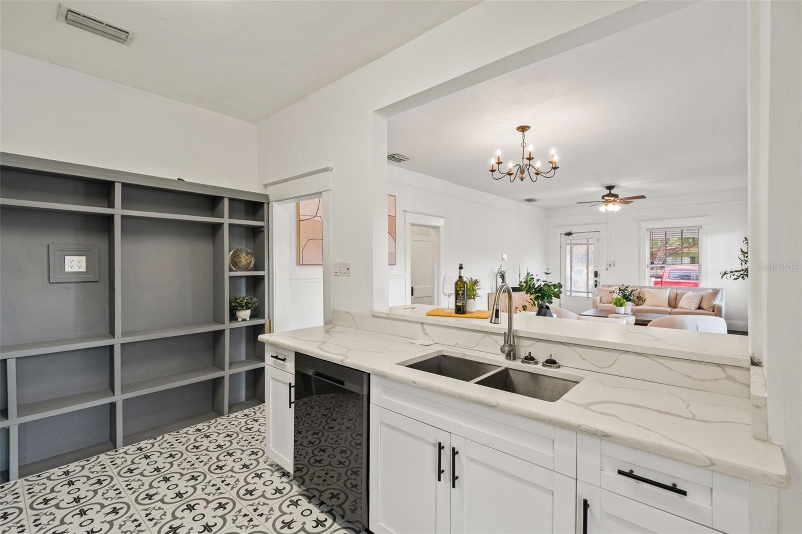 102 W NORTH ST, TAMPA, FL — photo 14