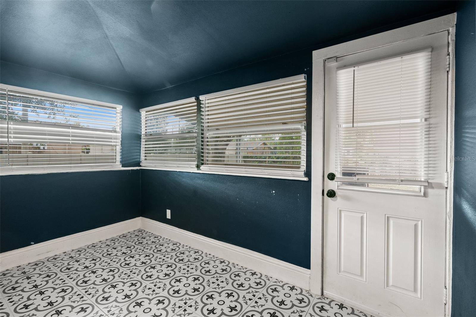102 W NORTH ST, TAMPA, FL — photo 19