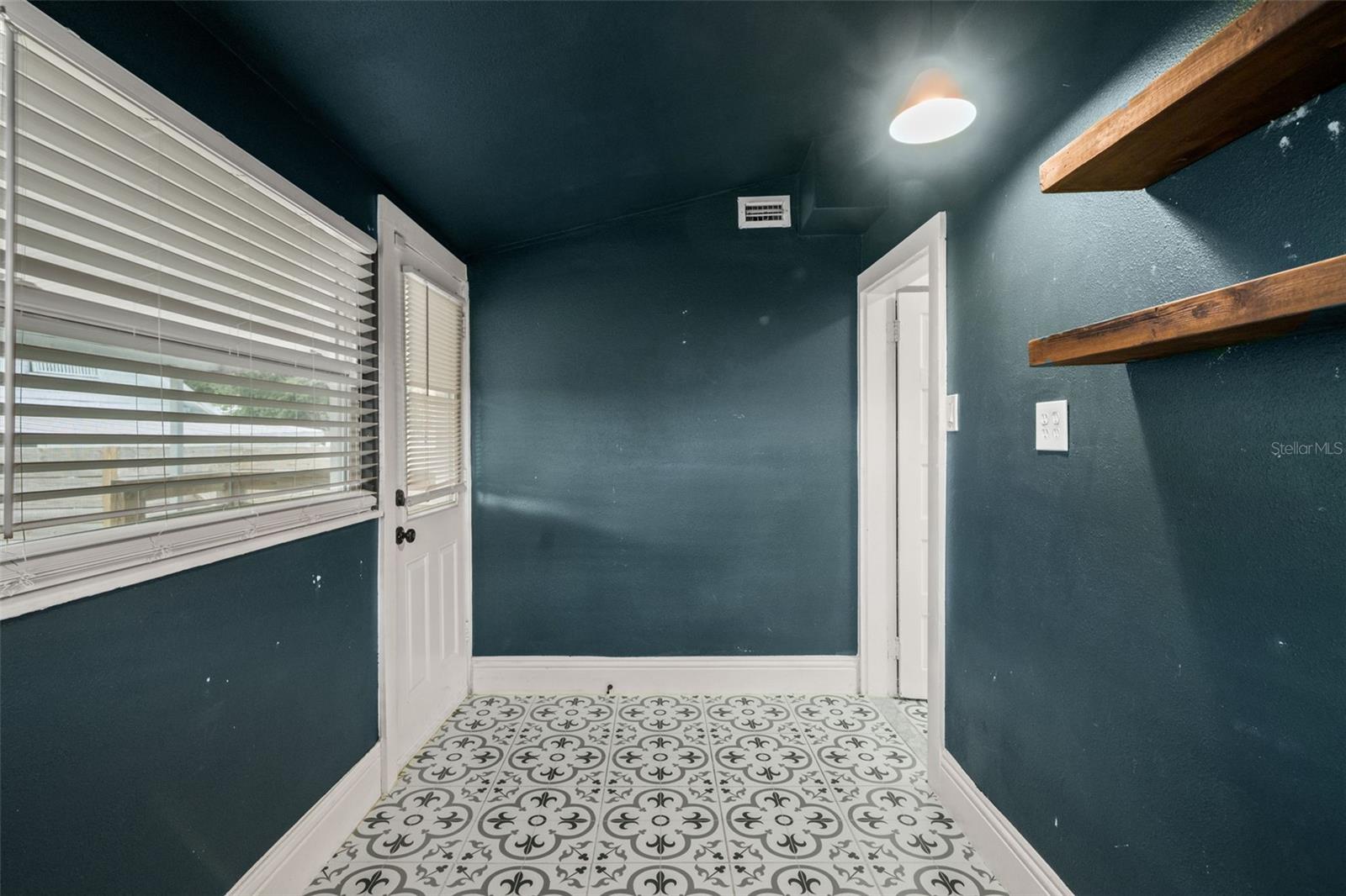 102 W NORTH ST, TAMPA, FL — photo 20