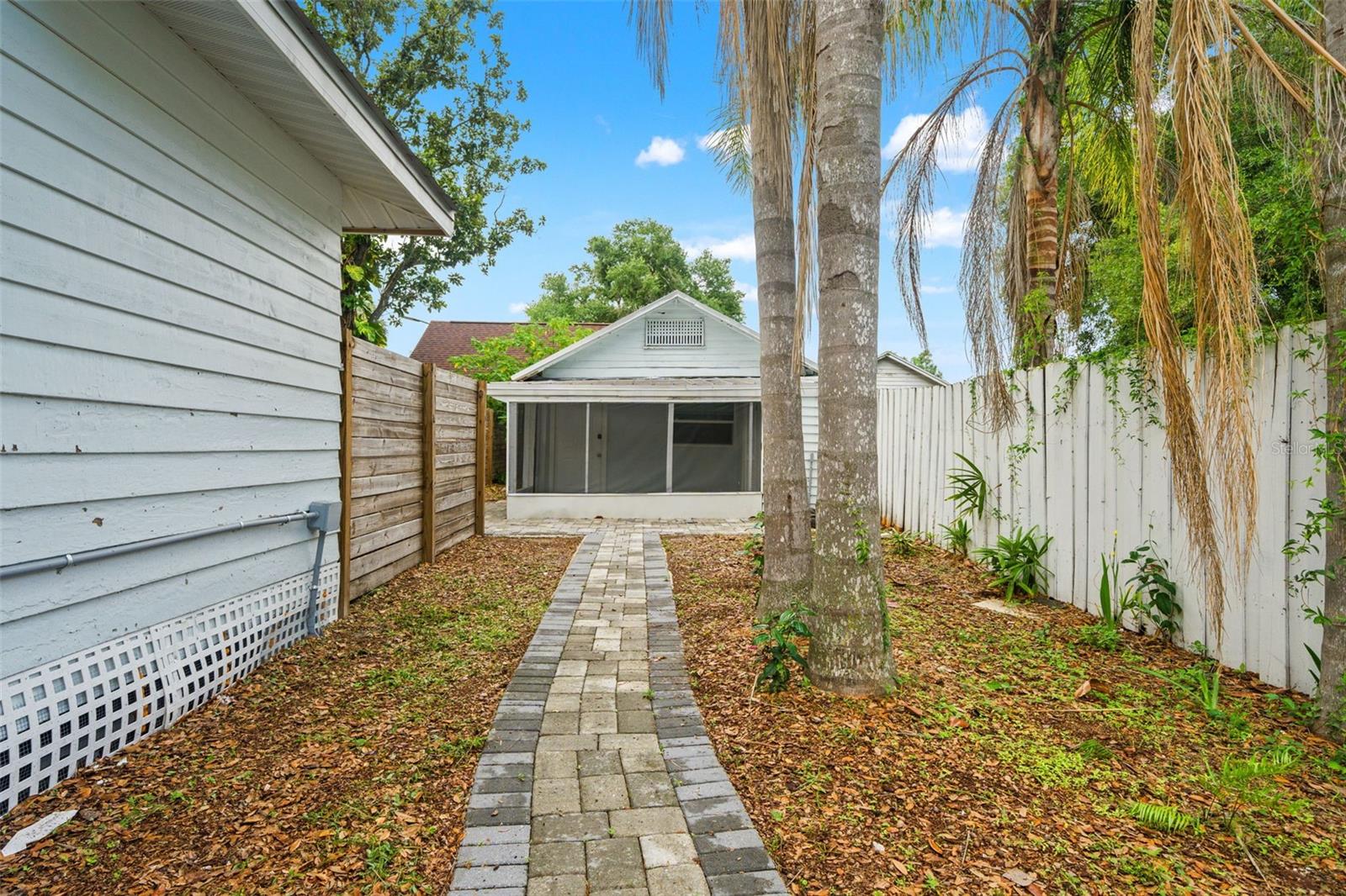 102 W NORTH ST, TAMPA, FL — photo 31