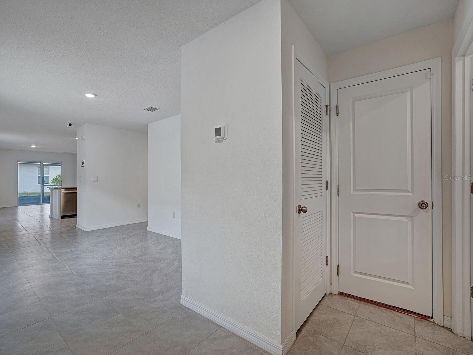 5586 LOGAN CAVE AVE, WIMAUMA, FL — photo 4