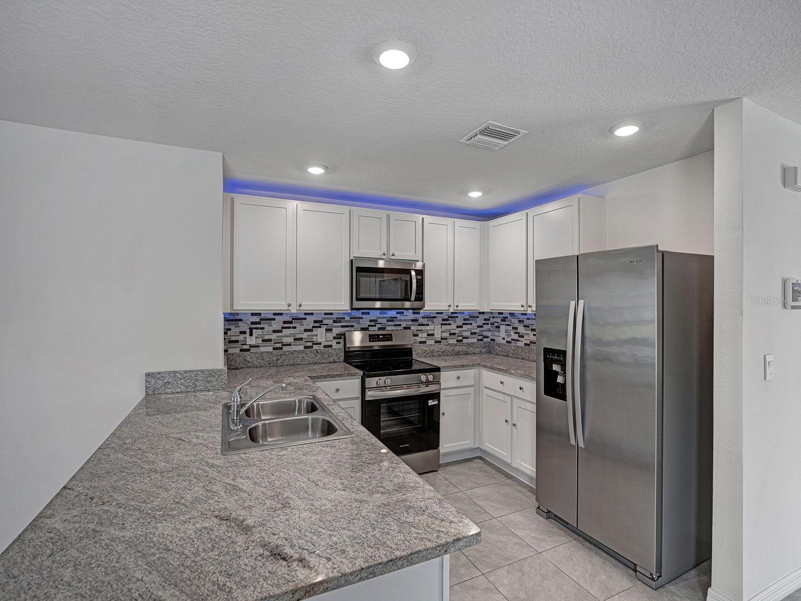 5586 LOGAN CAVE AVE, WIMAUMA, FL — photo 7