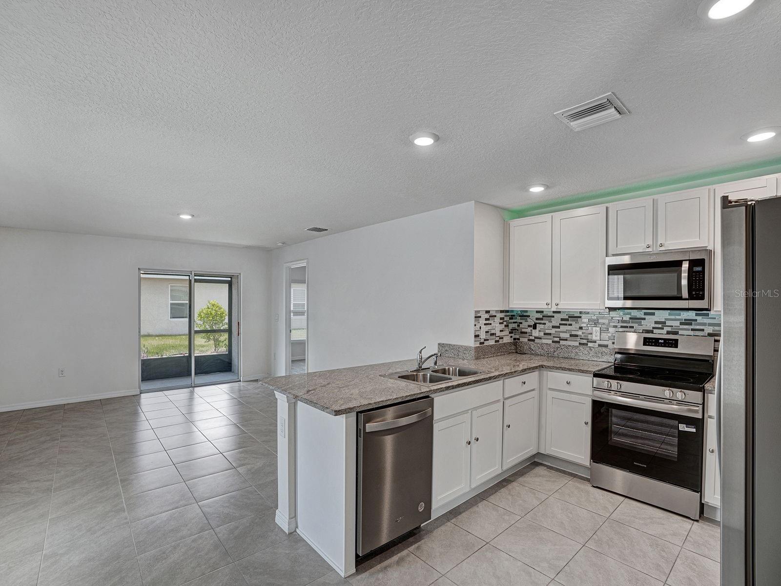 5586 LOGAN CAVE AVE, WIMAUMA, FL — photo 8