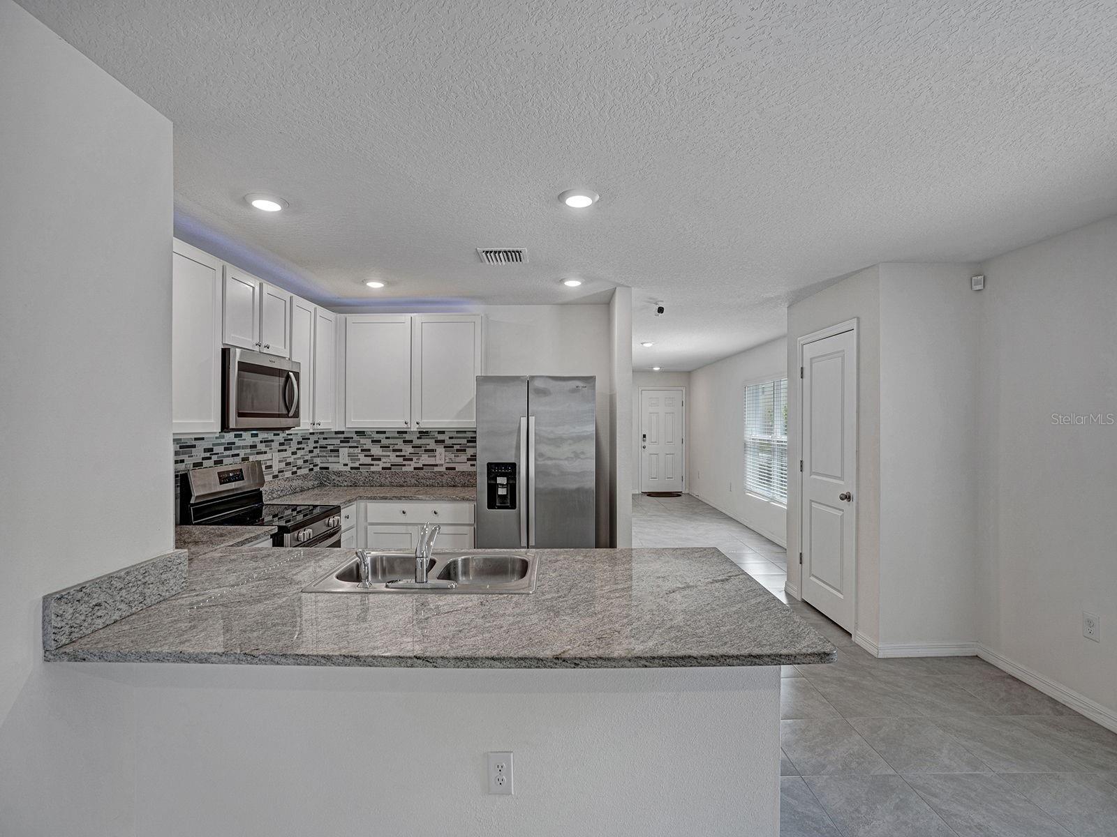 5586 LOGAN CAVE AVE, WIMAUMA, FL — photo 9