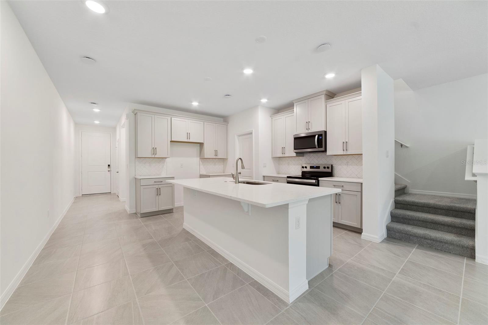 1657 GREENLEAF WOODS CV, OVIEDO, FL — photo 2