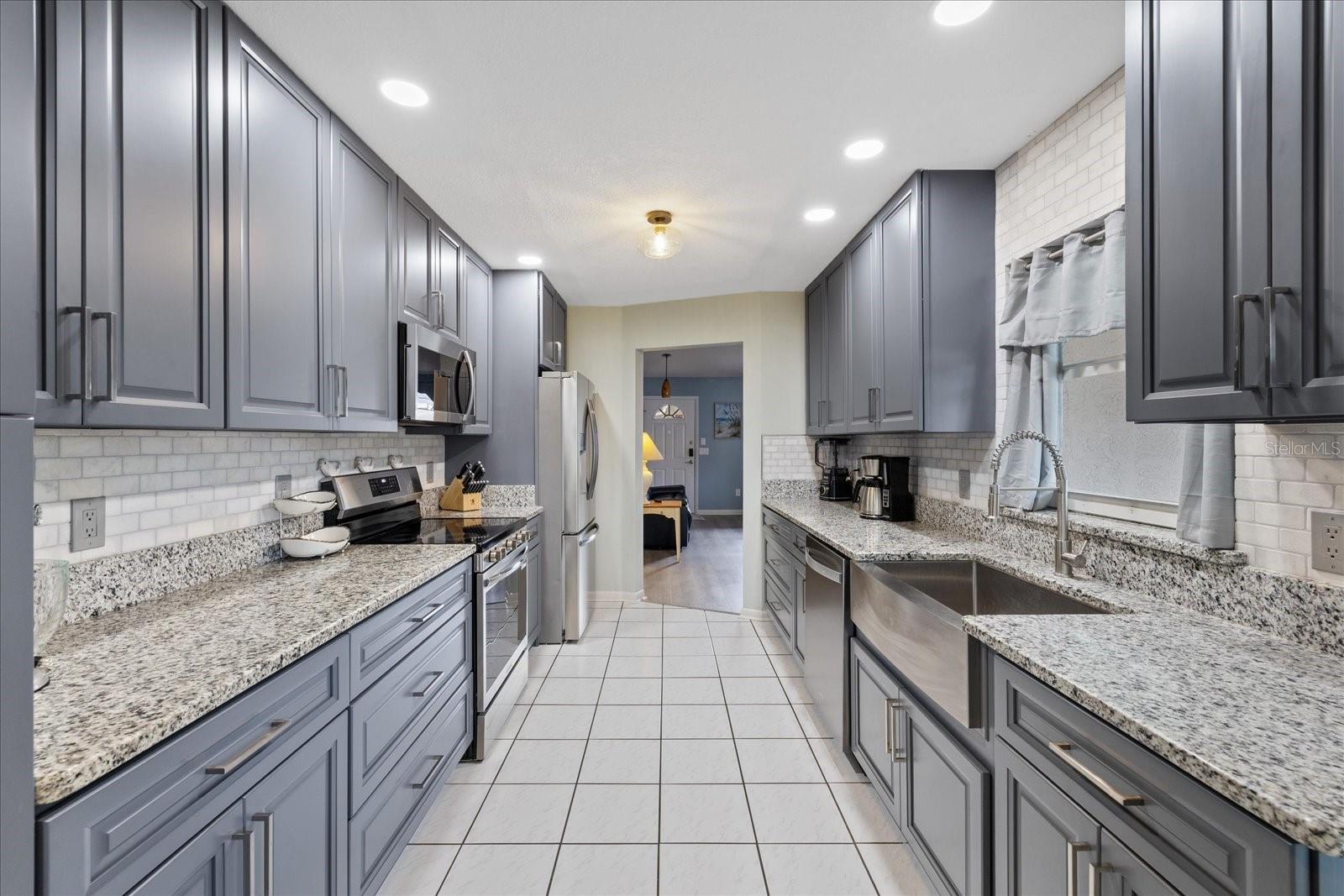 8166 WINDING OAK LN, SPRING HILL, FL — photo 15