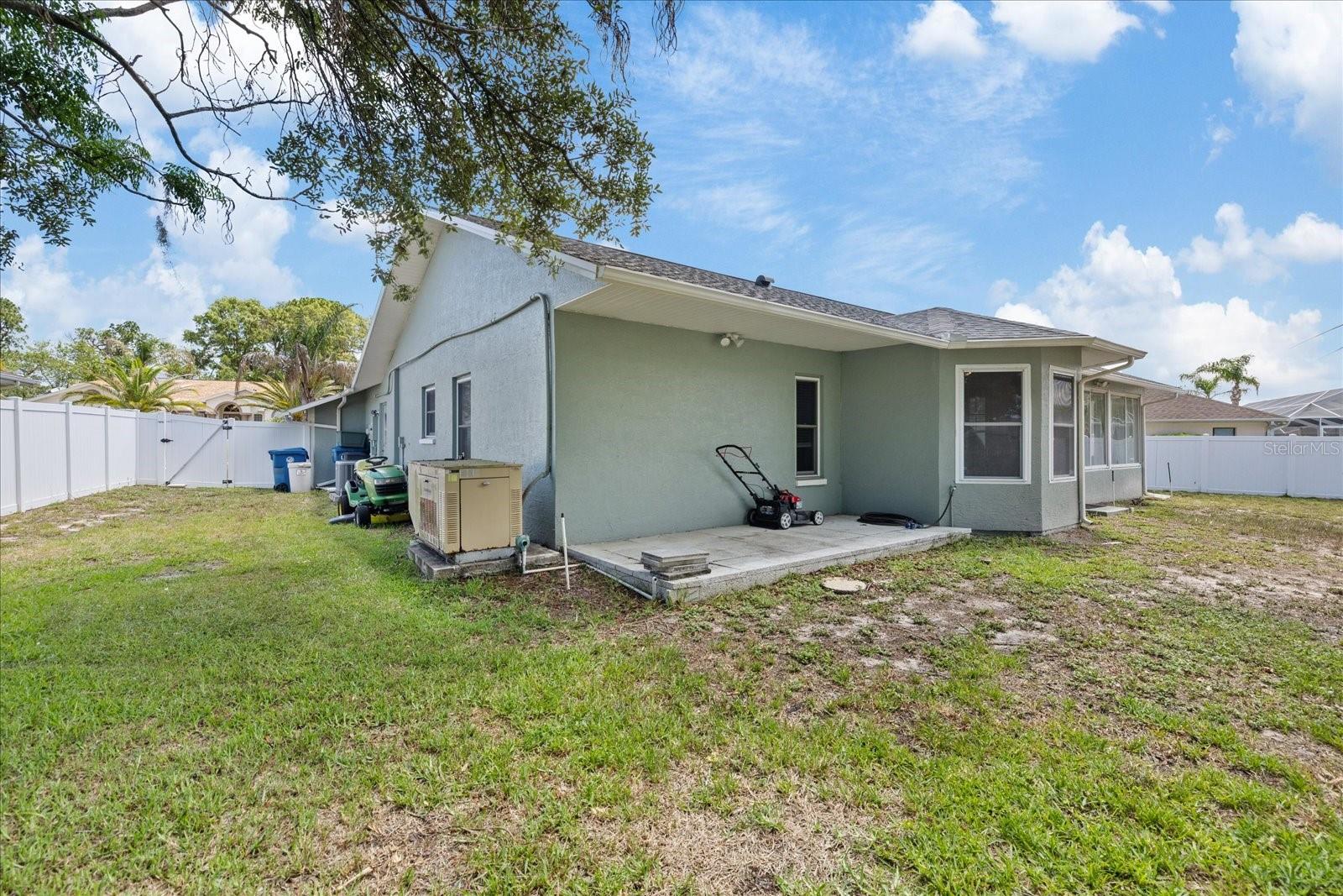 8166 WINDING OAK LN, SPRING HILL, FL — photo 37