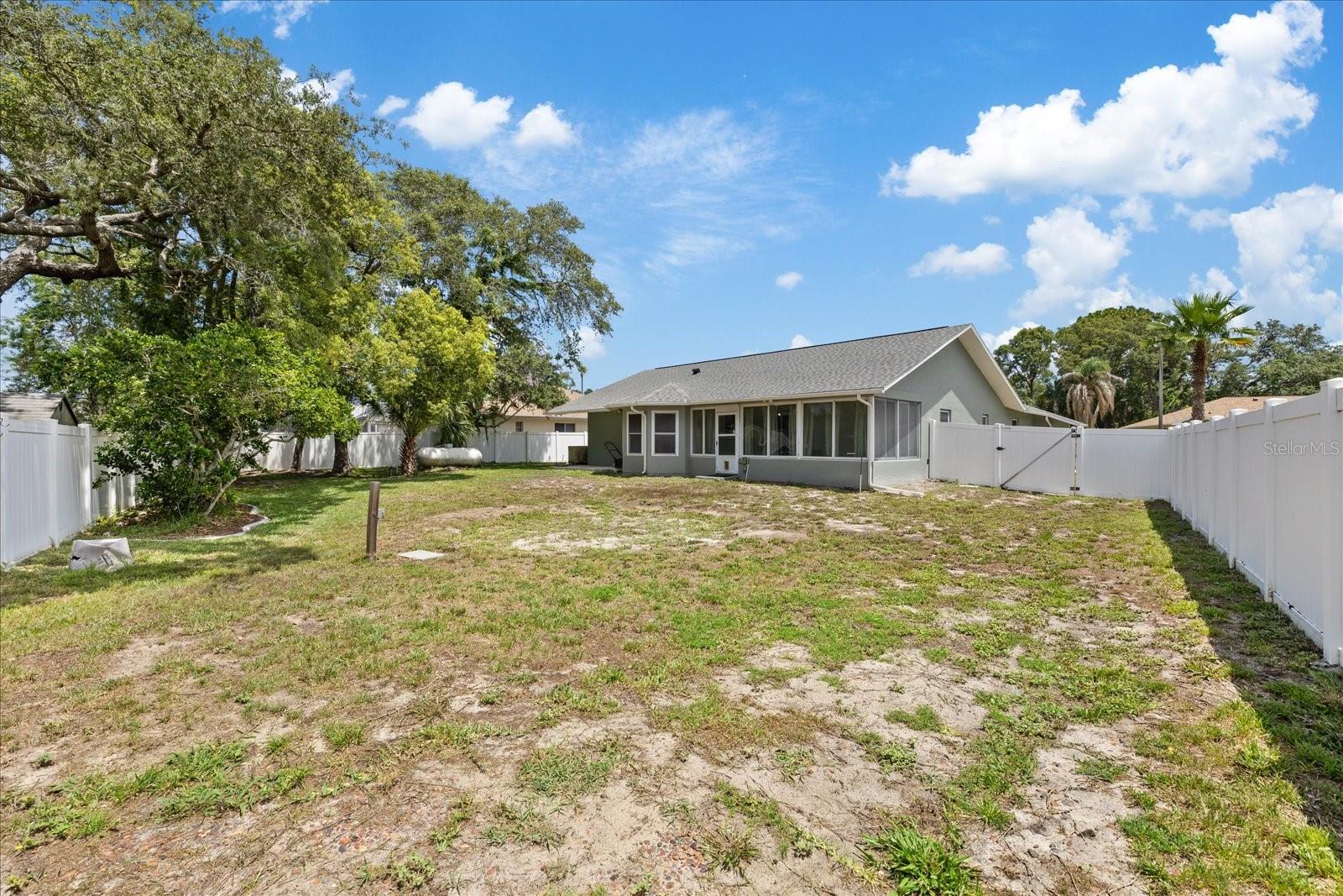8166 WINDING OAK LN, SPRING HILL, FL — photo 39