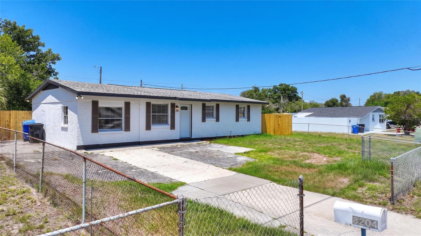8204 ALLAMANDA AVE, TAMPA, FL — photo 2
