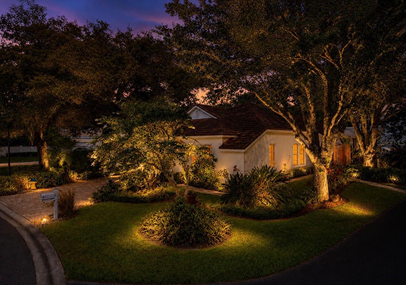 5204 GREEN FOREST CT, TAMPA, FL