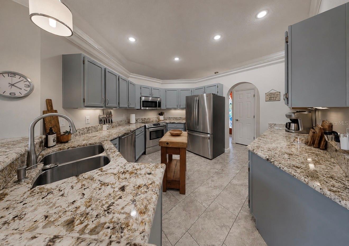5204 GREEN FOREST CT, TAMPA, FL — photo 16