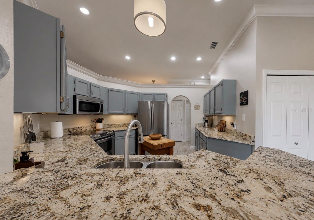 5204 GREEN FOREST CT, TAMPA, FL — photo 17