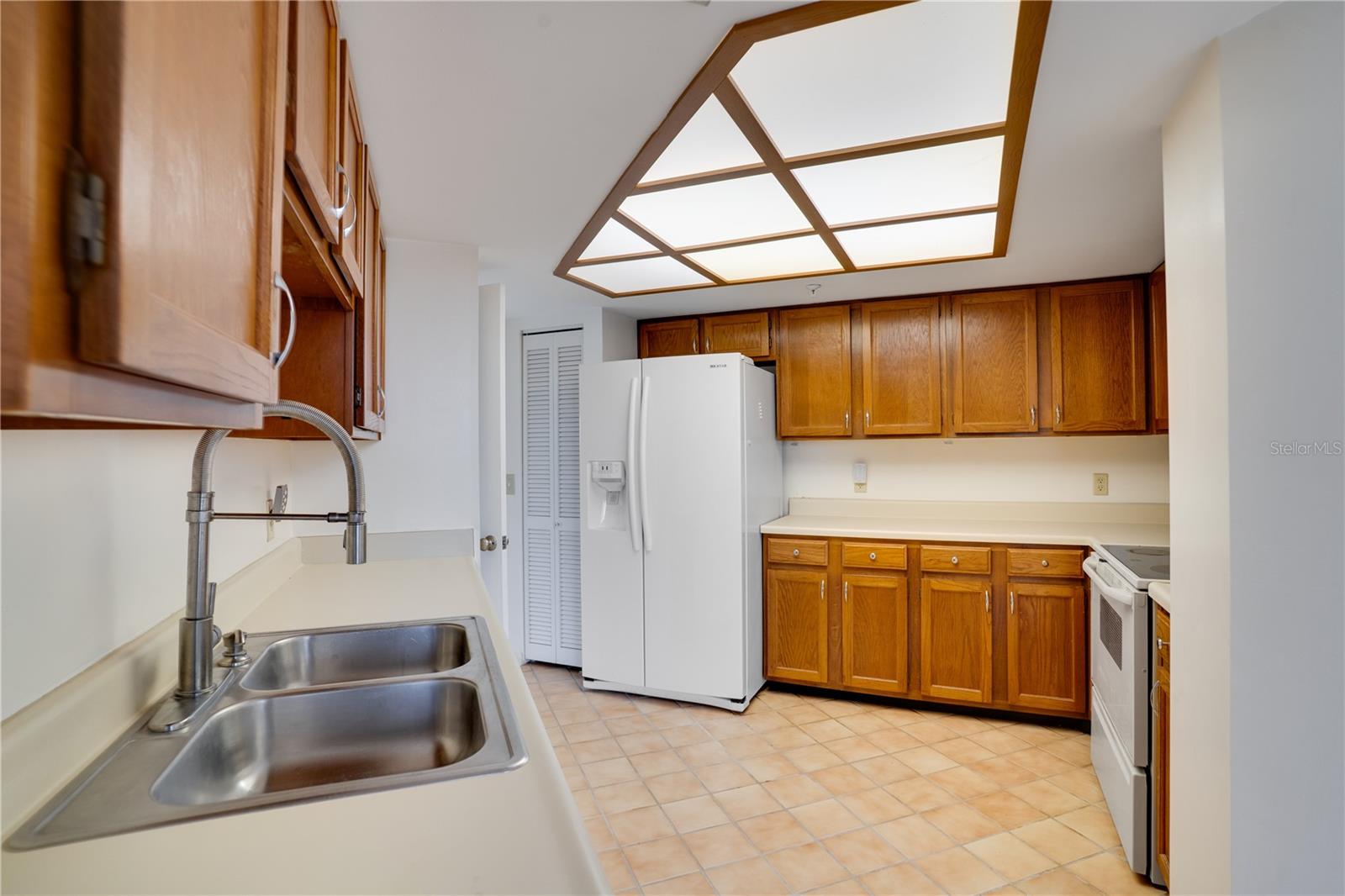5940 PELICAN BAY PLZ S #504, ST PETERSBURG, FL — photo 7