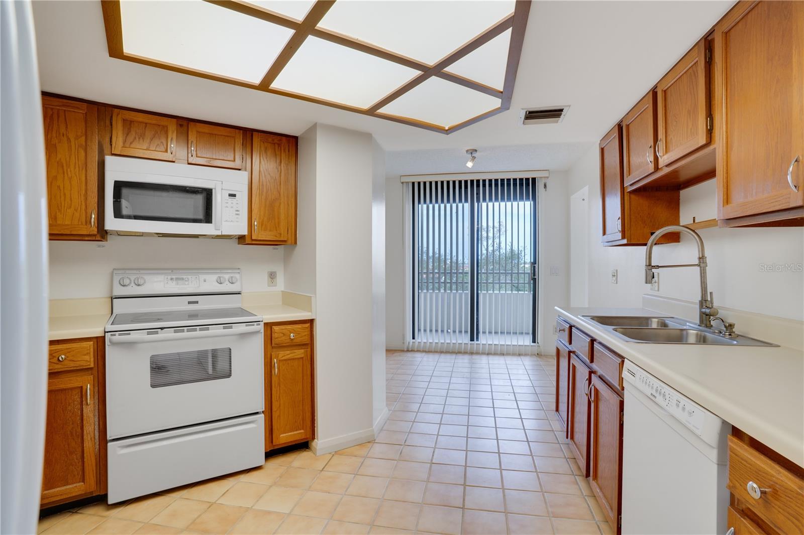 5940 PELICAN BAY PLZ S #504, ST PETERSBURG, FL — photo 8