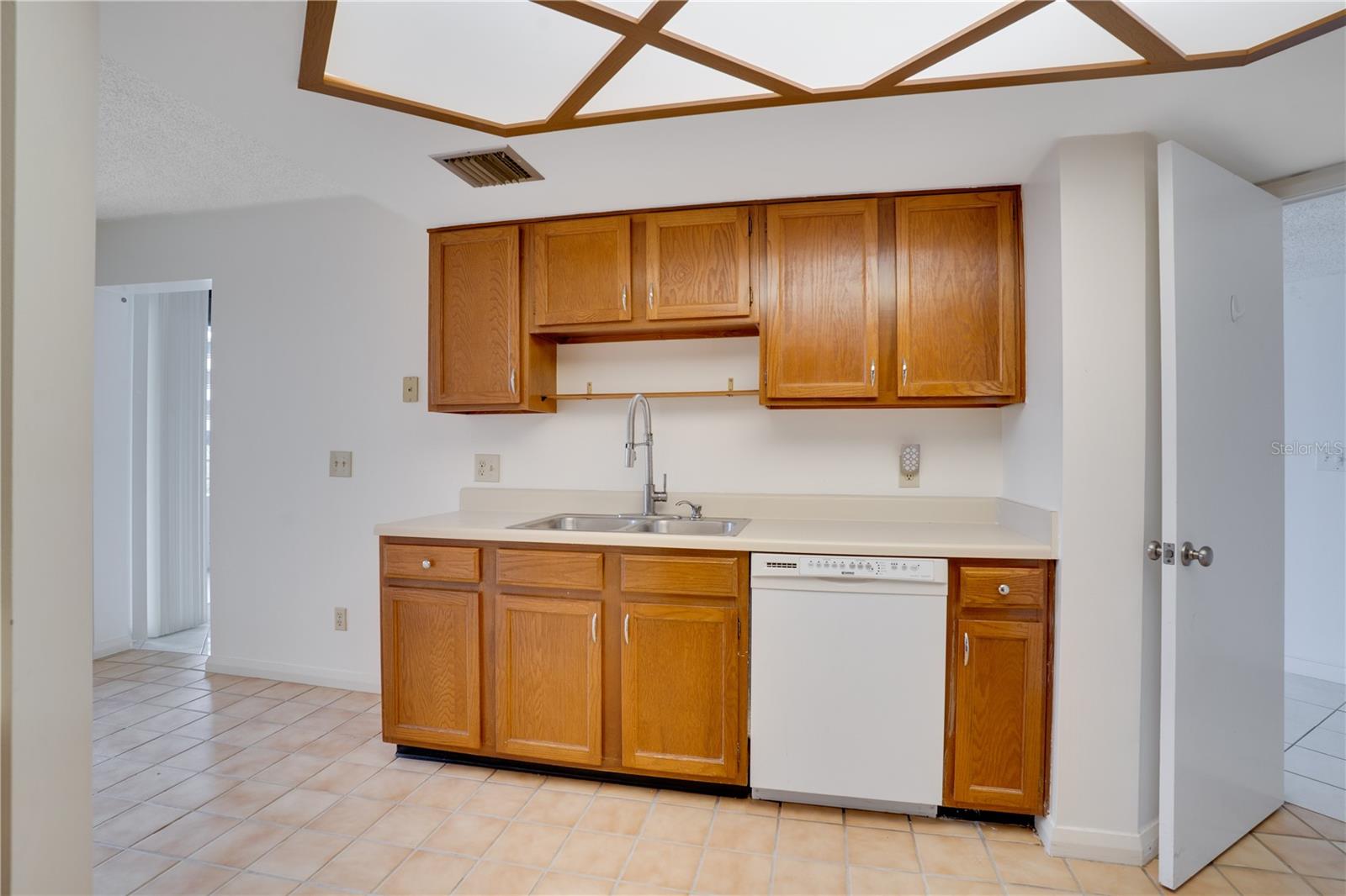 5940 PELICAN BAY PLZ S #504, ST PETERSBURG, FL — photo 9