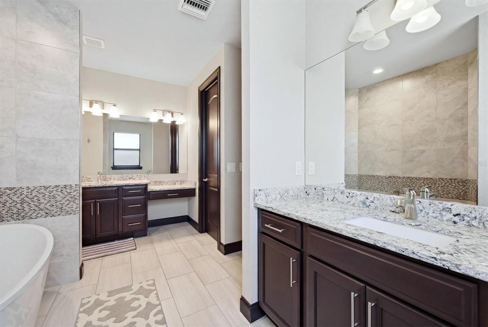 9404 SPRING CIR, PORT CHARLOTTE, FL — photo 18
