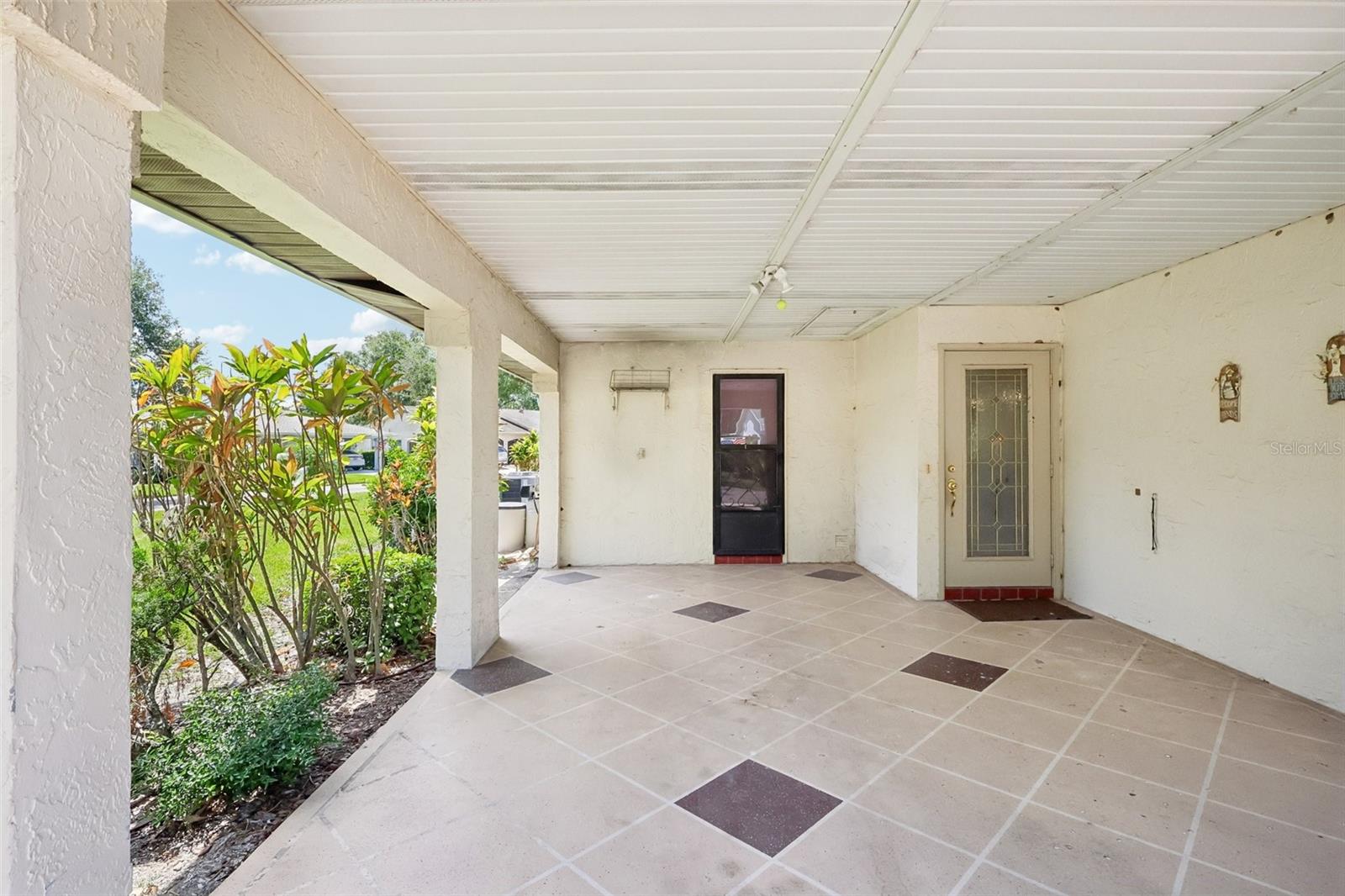 2017 HAMPSTEAD CIR, SUN CITY CENTER, FL — photo 2