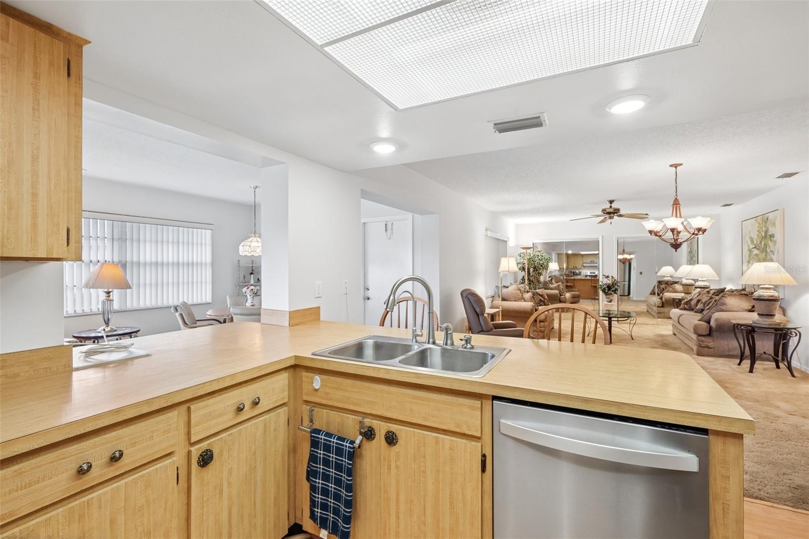 2017 HAMPSTEAD CIR, SUN CITY CENTER, FL — photo 14