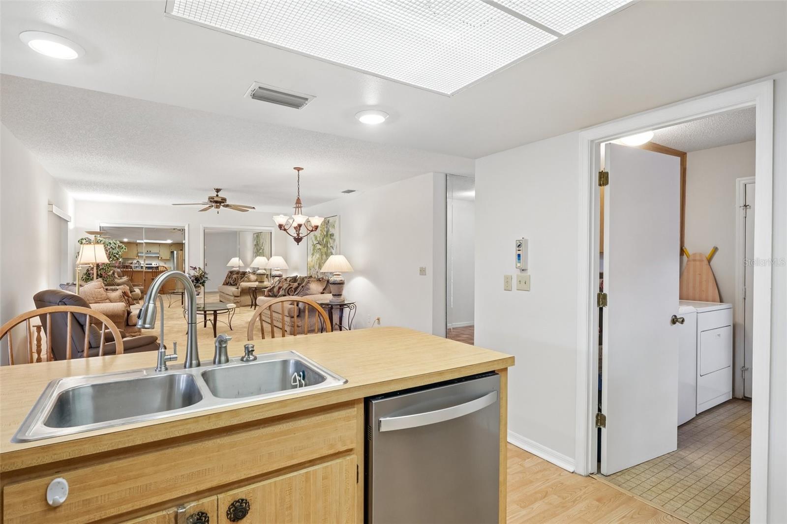 2017 HAMPSTEAD CIR, SUN CITY CENTER, FL — photo 15