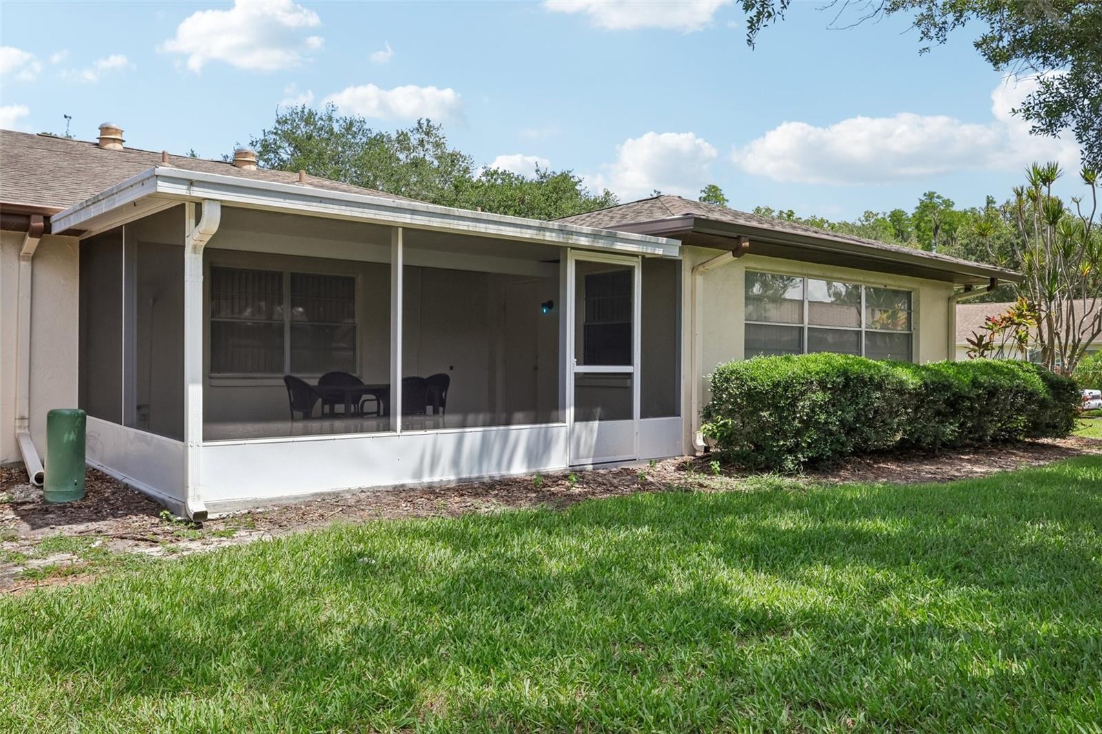 2017 HAMPSTEAD CIR, SUN CITY CENTER, FL — photo 32