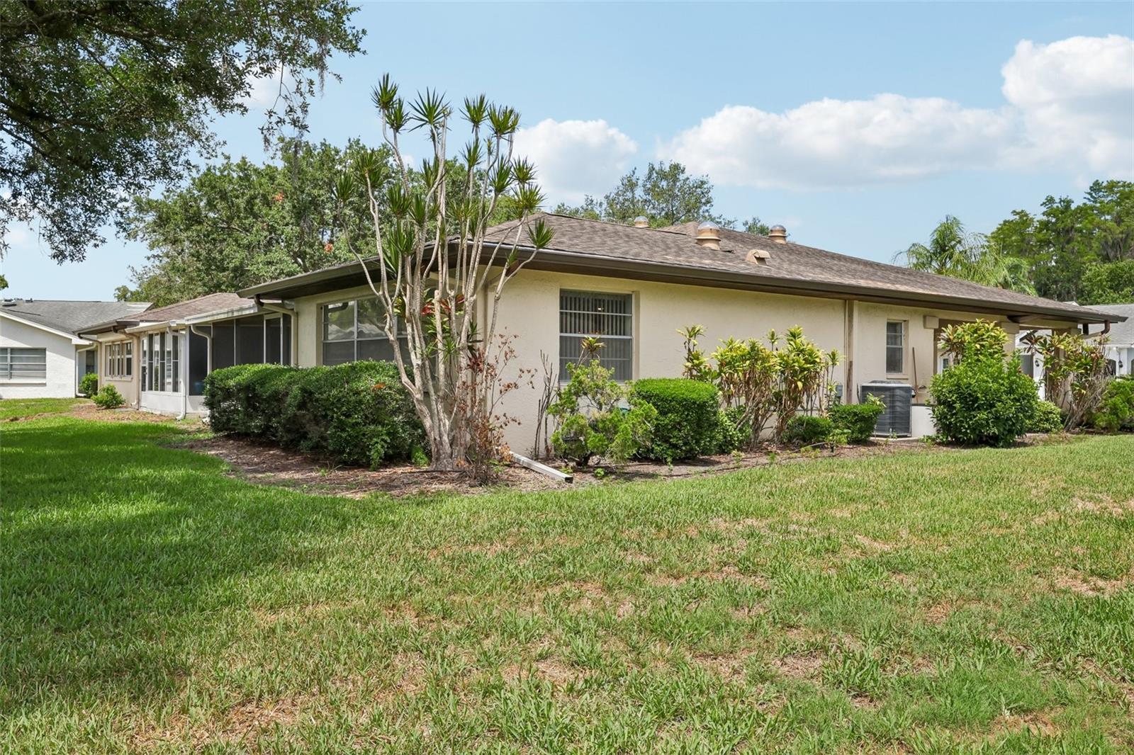 2017 HAMPSTEAD CIR, SUN CITY CENTER, FL — photo 35