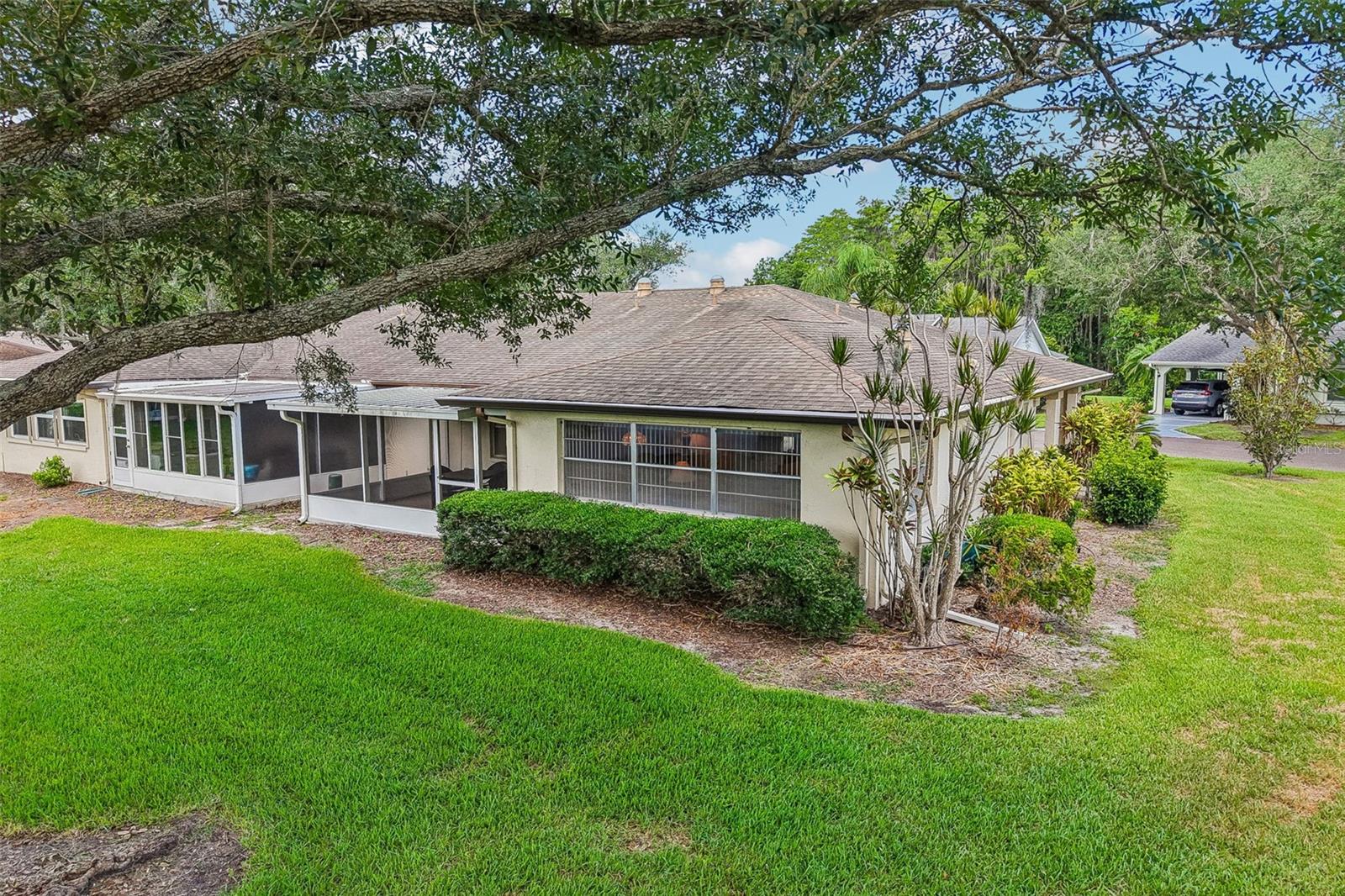 2017 HAMPSTEAD CIR, SUN CITY CENTER, FL — photo 37