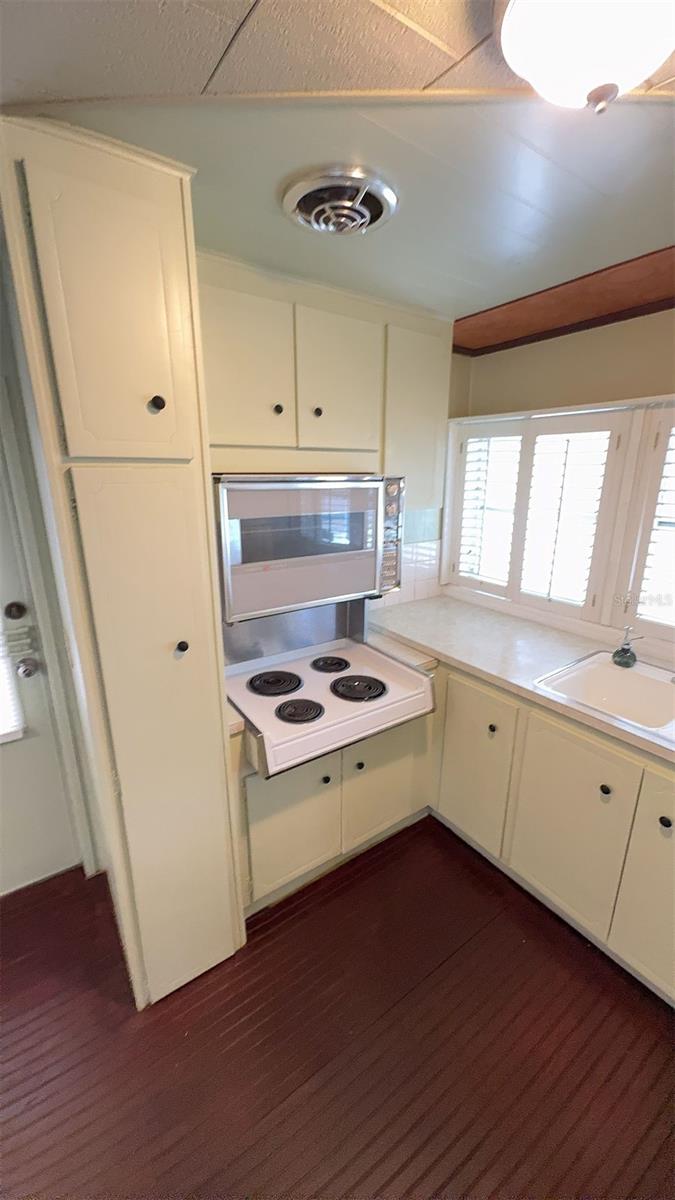 4851 W GANDY BLVD #B4L12, TAMPA, FL — photo 9