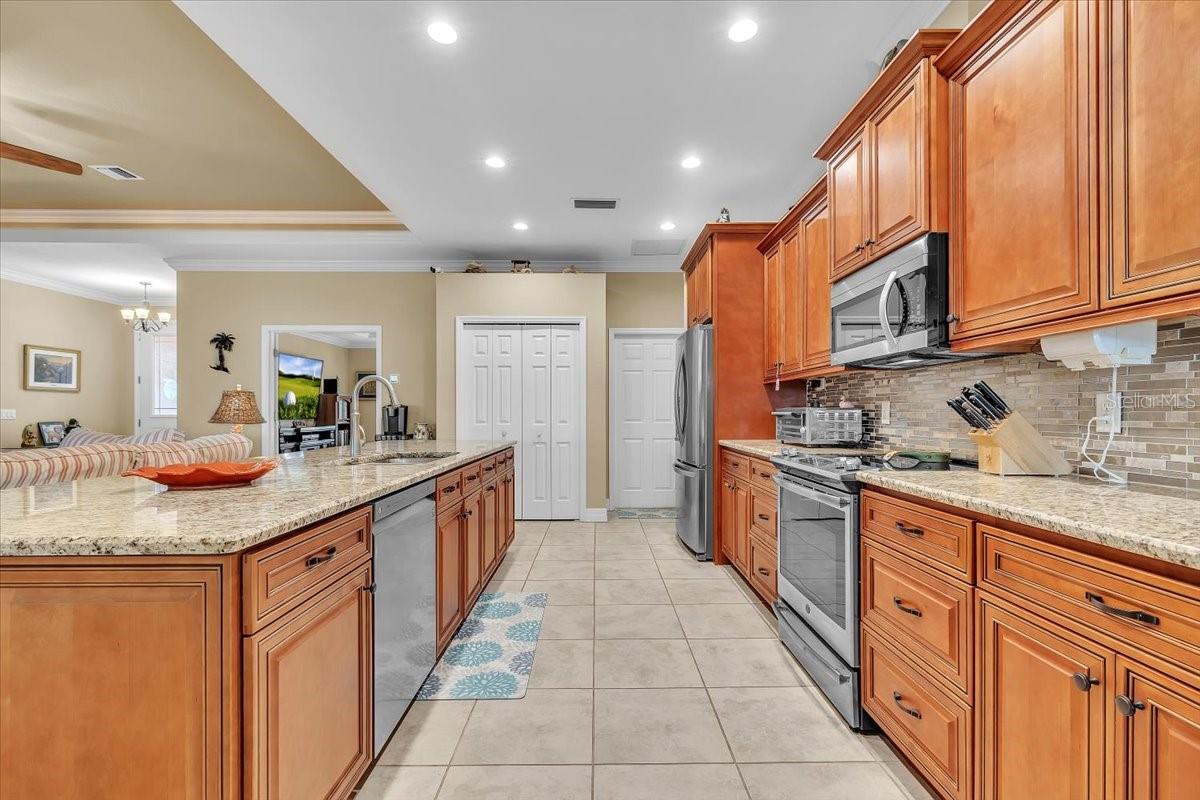 11614 SW COURTLY MANOR DR, LAKE SUZY, FL — photo 9