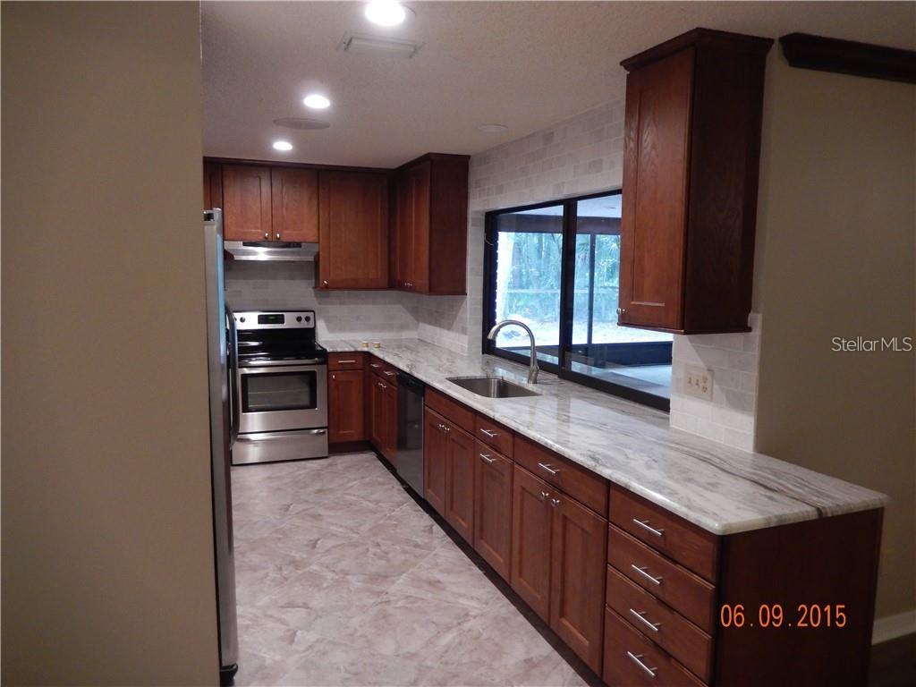 8925 QUAIL RUN DR, WESLEY CHAPEL, FL — photo 10