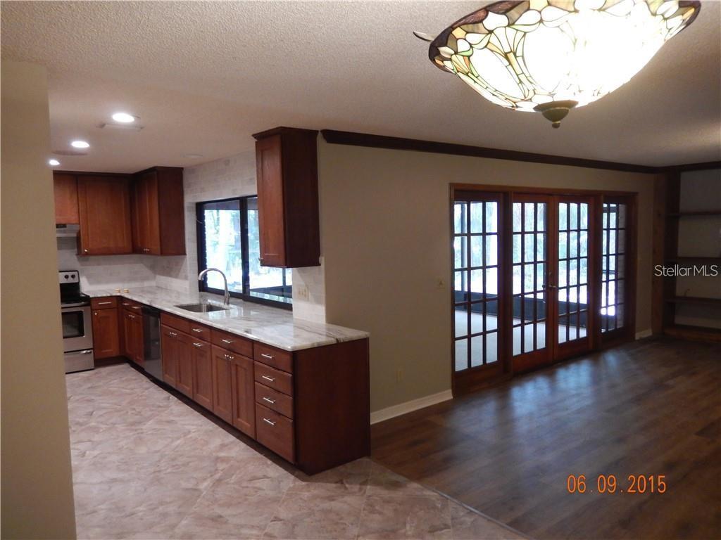 8925 QUAIL RUN DR, WESLEY CHAPEL, FL — photo 11