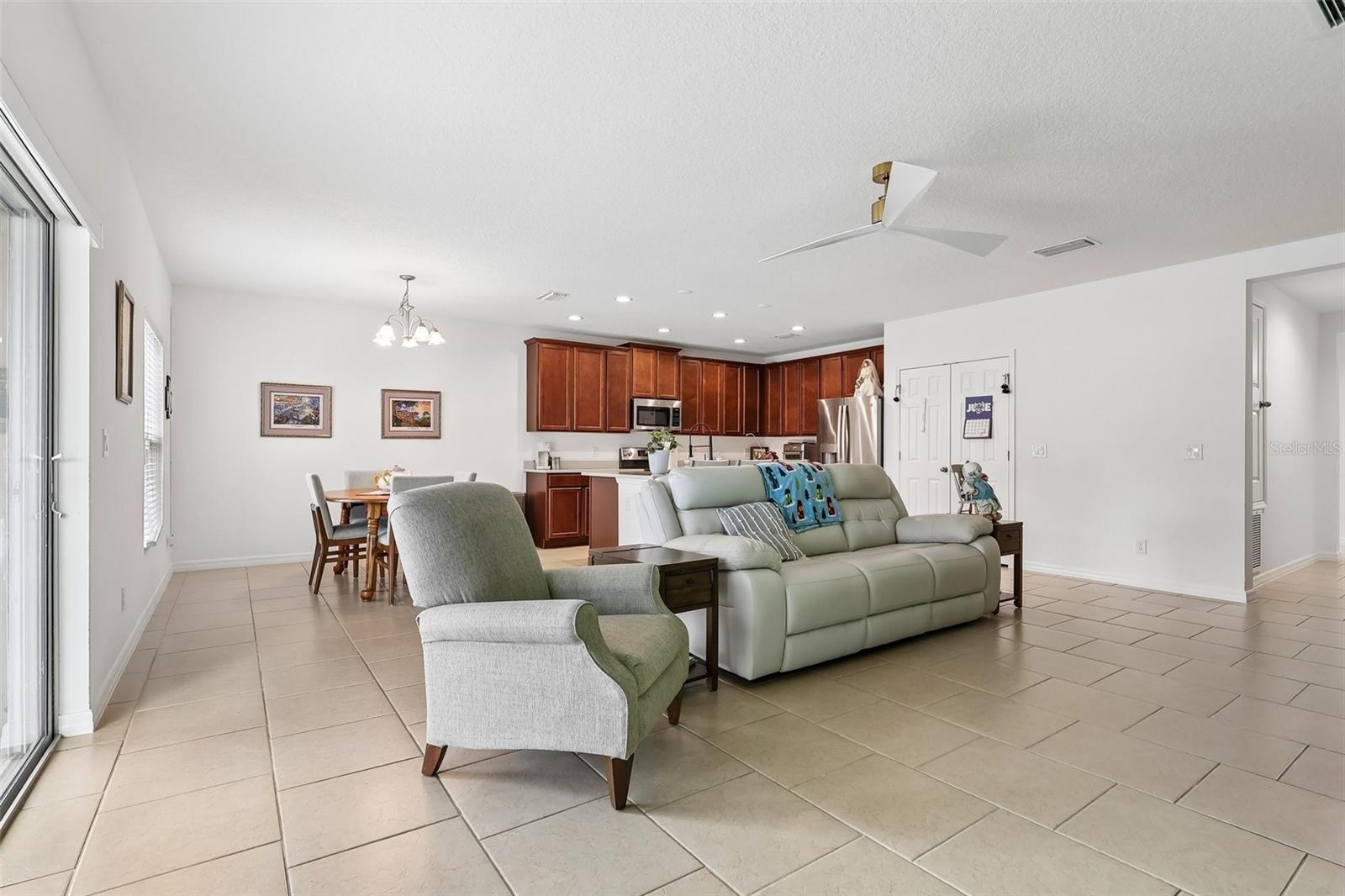 833 AVENAL LN, DAVENPORT, FL — photo 4