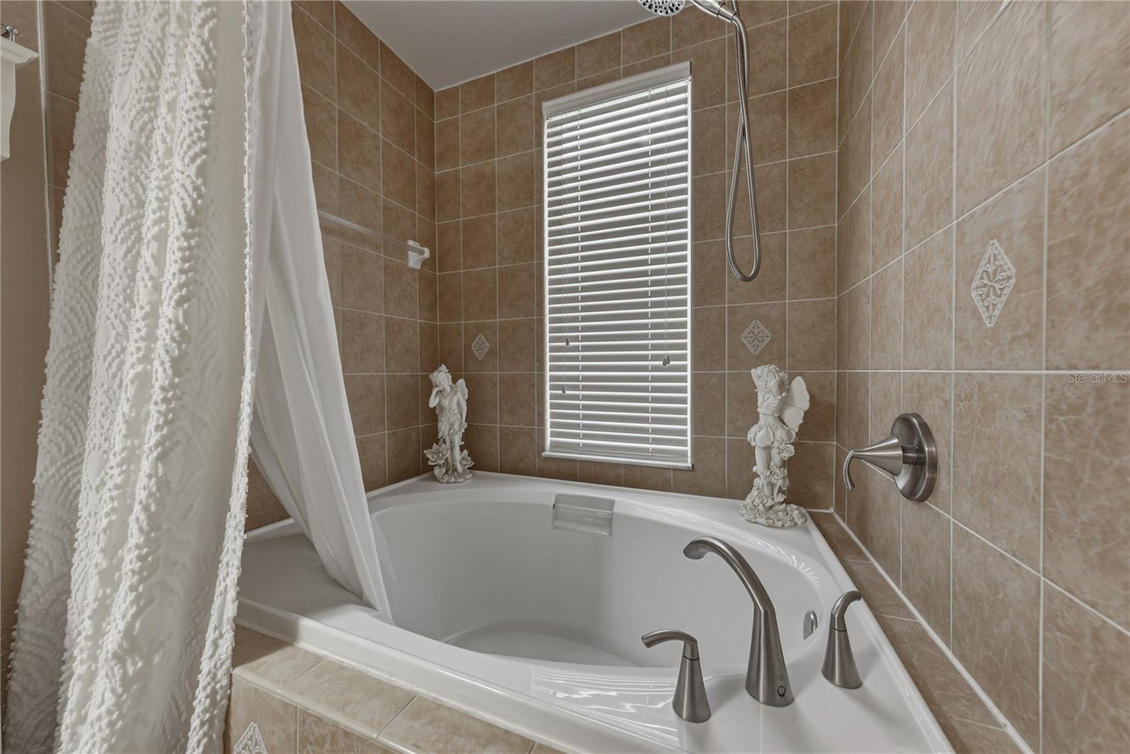 12215 WOODLANDS CIR, DADE CITY, FL — photo 40