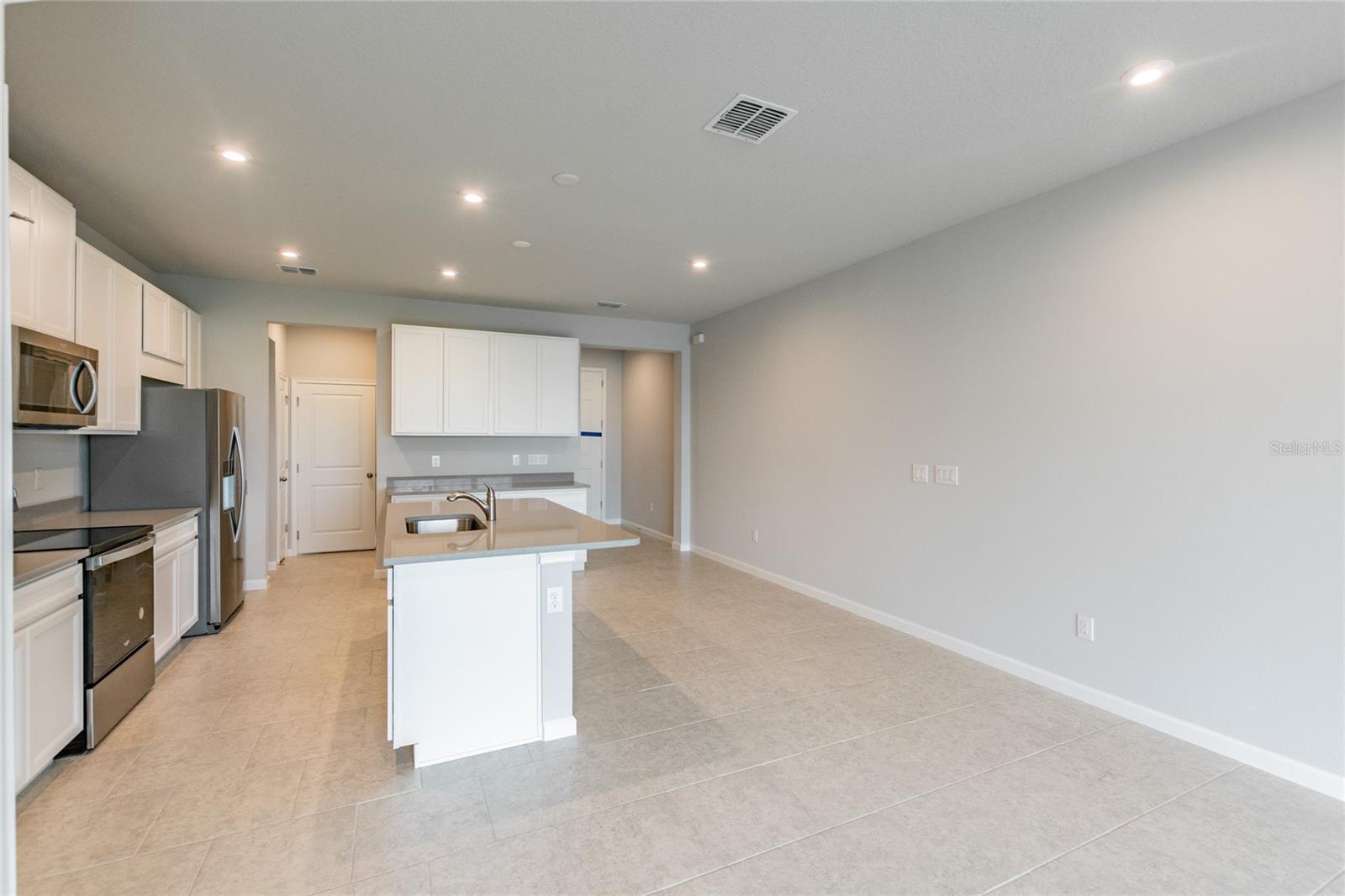 19309 BLUE POND DR, LUTZ, FL — photo 9