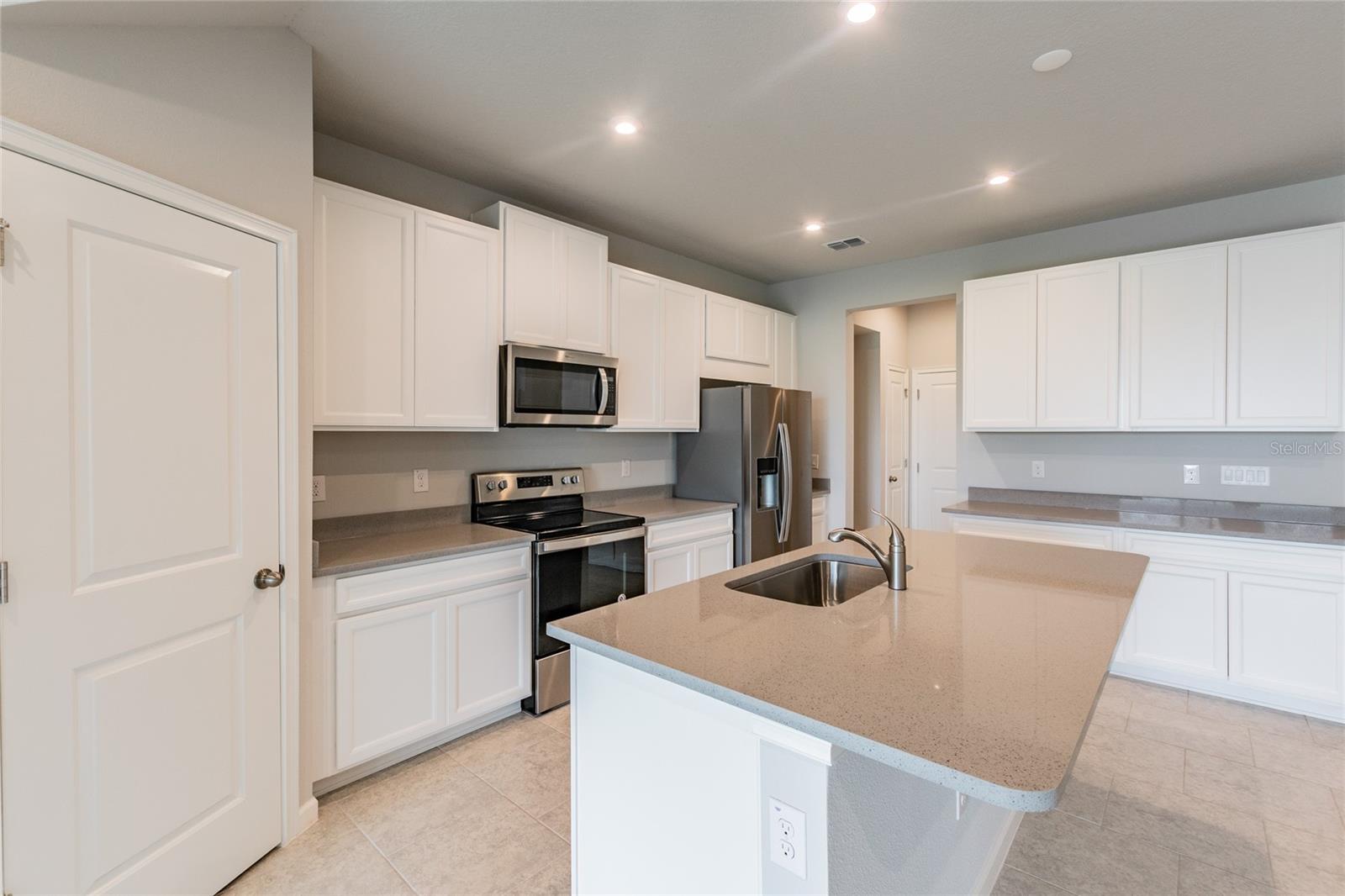 19309 BLUE POND DR, LUTZ, FL — photo 10