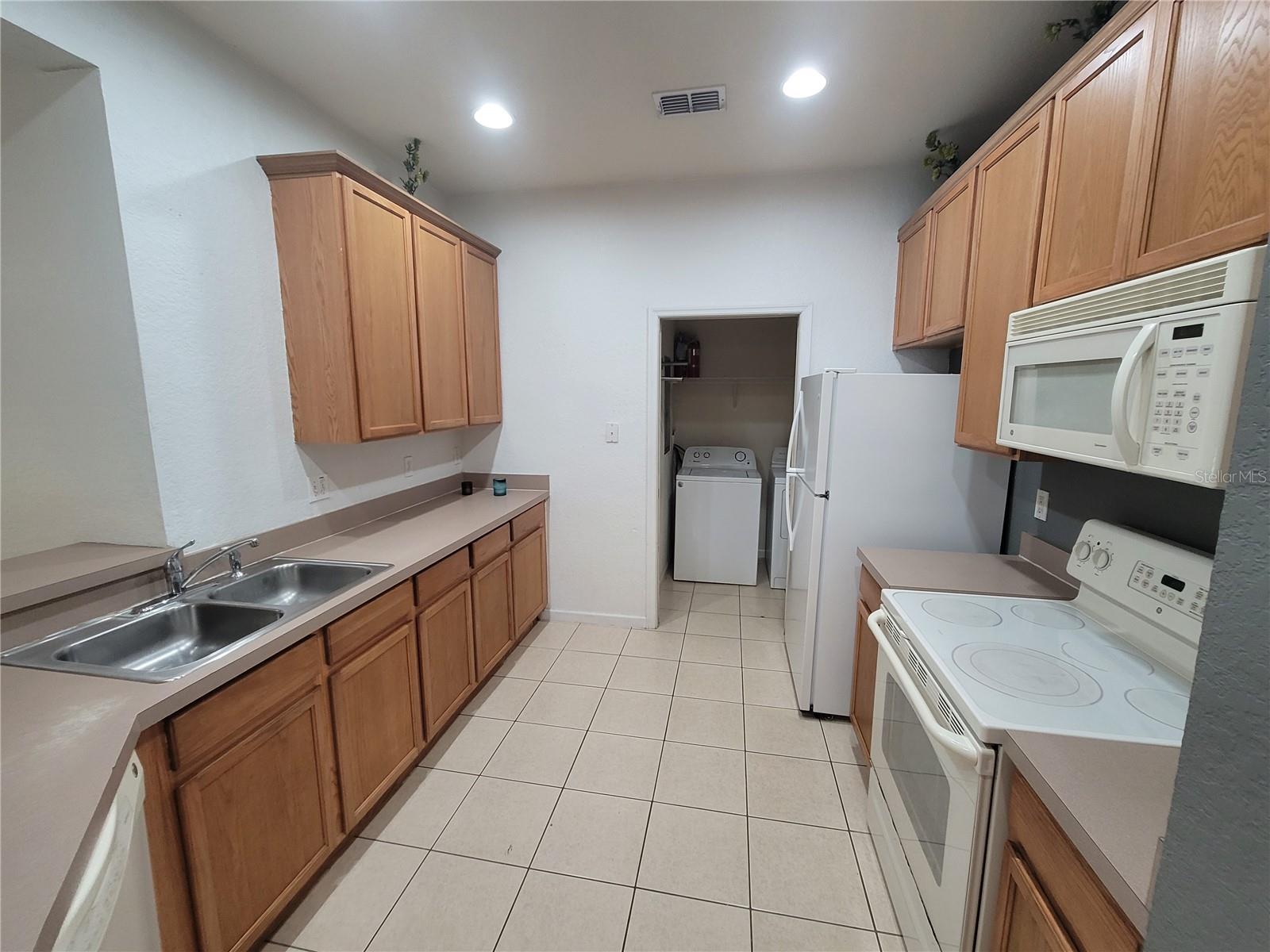 3321 WHITESTONE CIR #108, KISSIMMEE, FL — photo 7