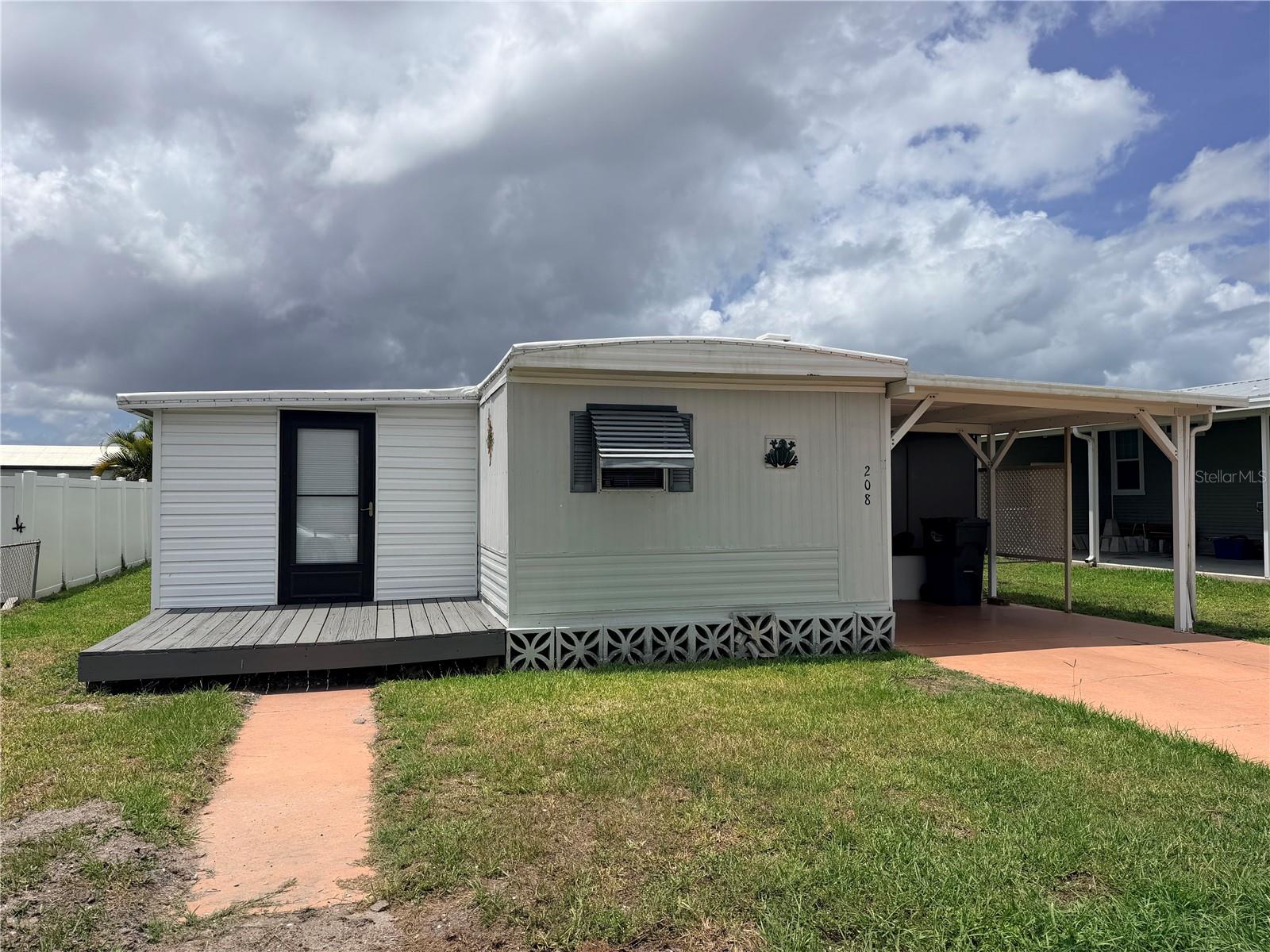 208 50TH AVENUE DR E, BRADENTON, FL
