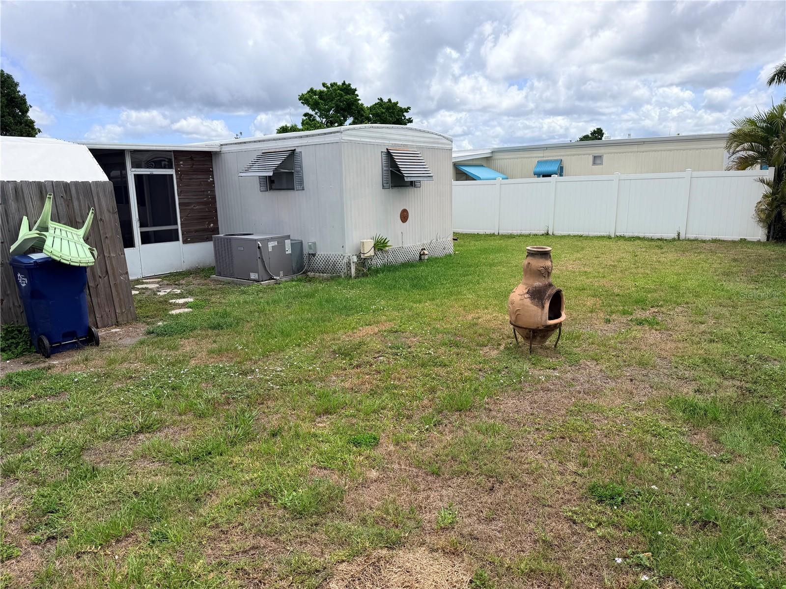 208 50TH AVENUE DR E, BRADENTON, FL — photo 3