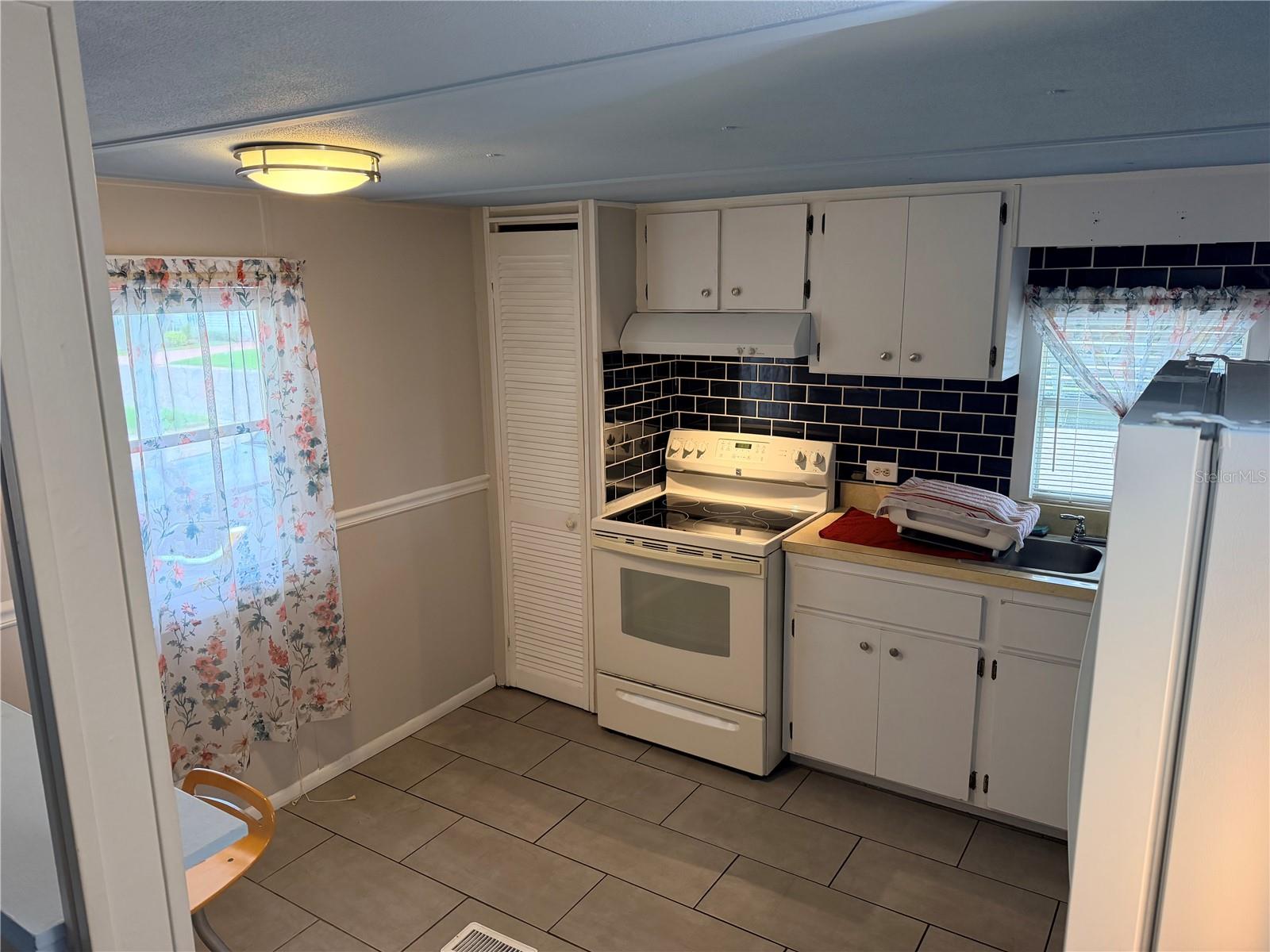208 50TH AVENUE DR E, BRADENTON, FL — photo 12