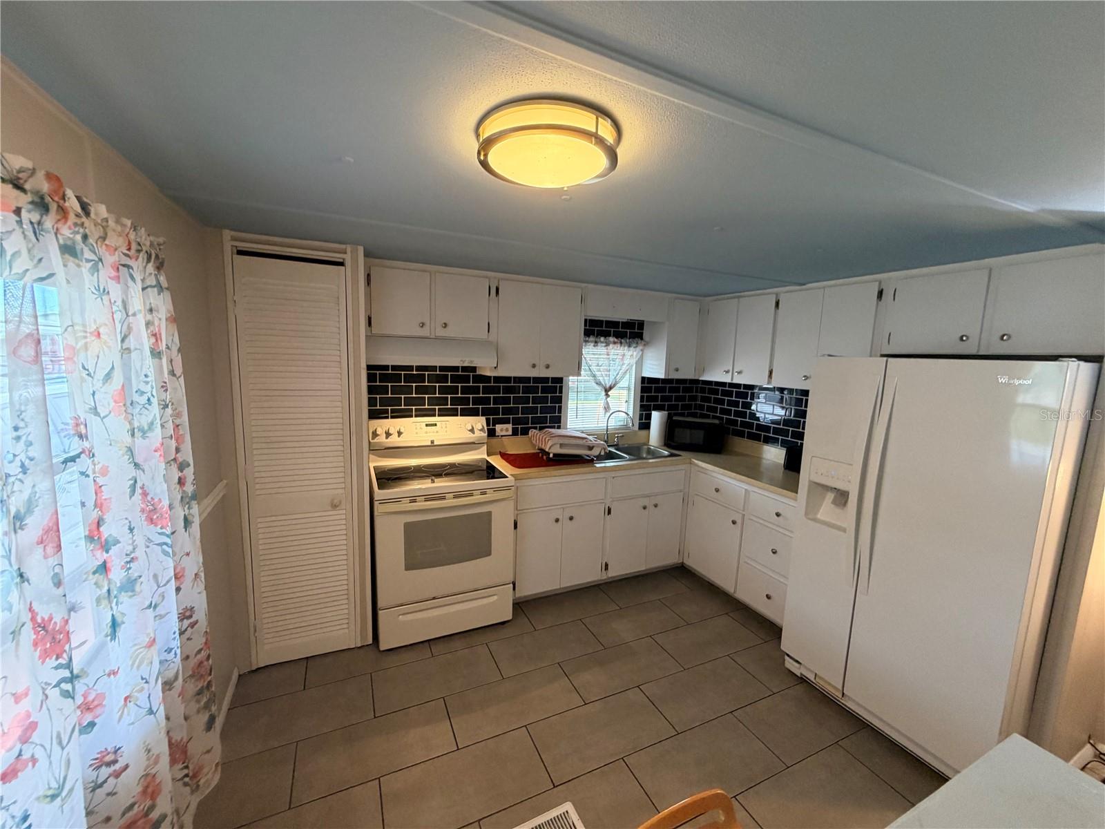 208 50TH AVENUE DR E, BRADENTON, FL — photo 13