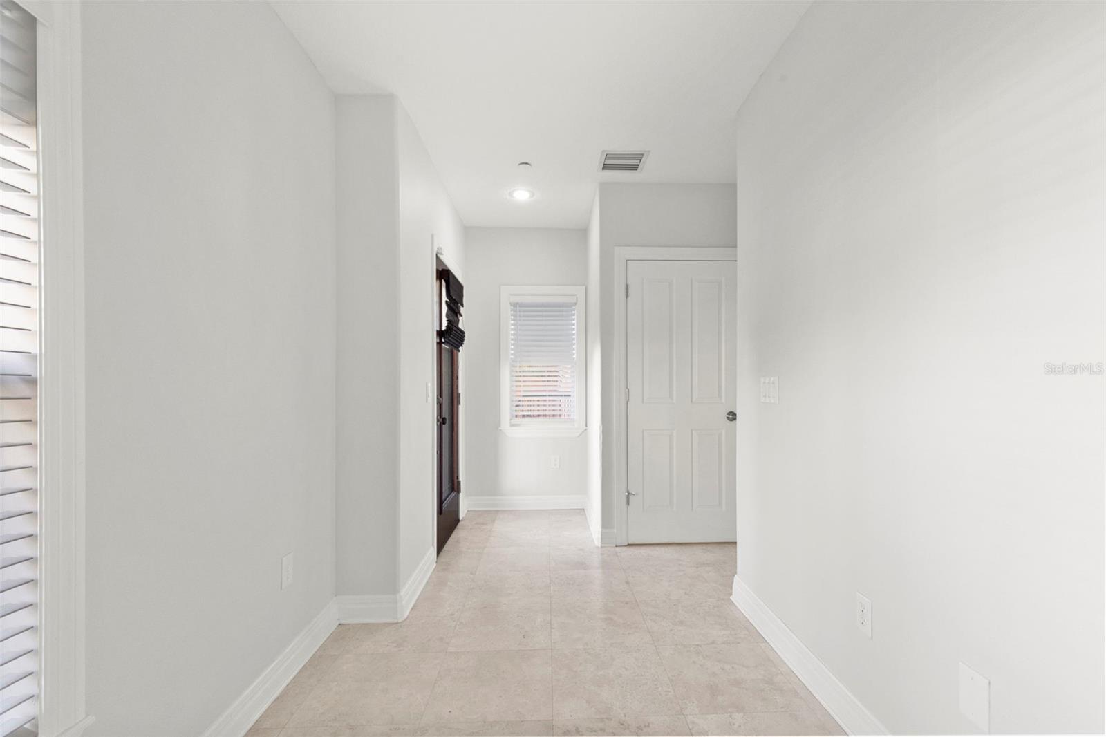 905 VILLA VENICIA WAY, TAMPA, FL — photo 40