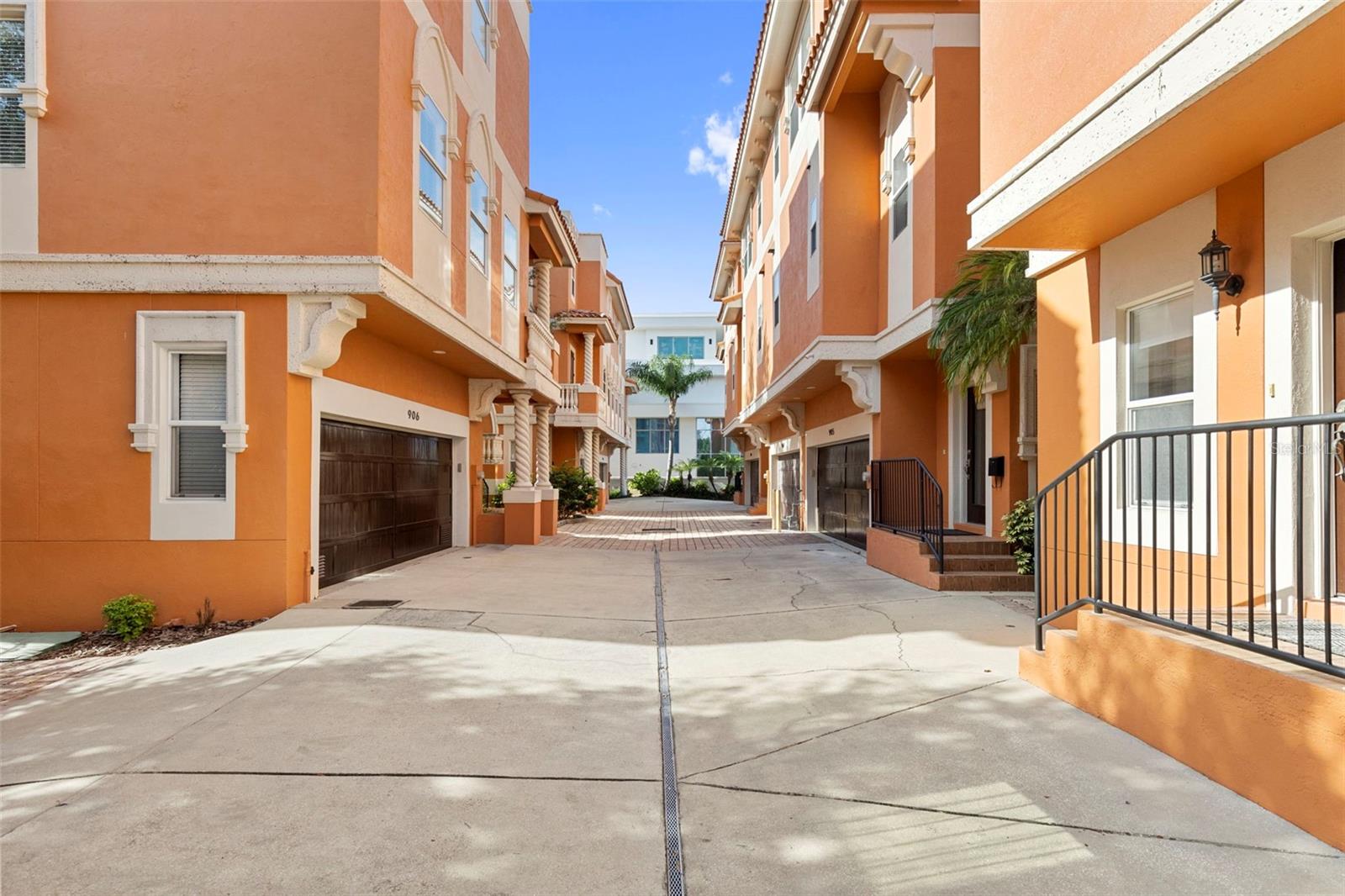 905 VILLA VENICIA WAY, TAMPA, FL — photo 46