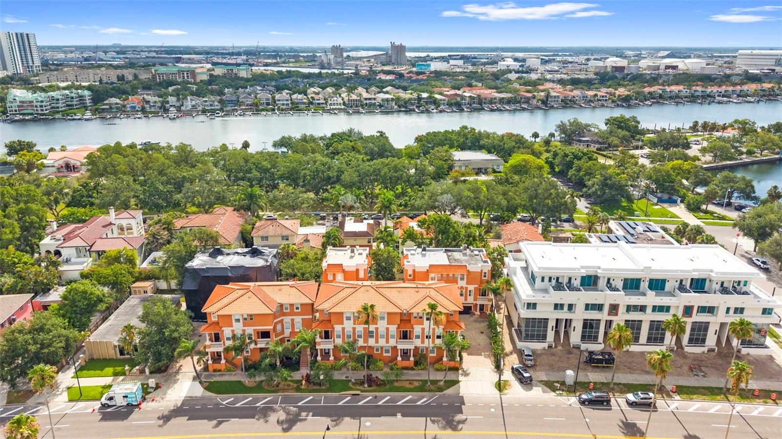 905 VILLA VENICIA WAY, TAMPA, FL — photo 50
