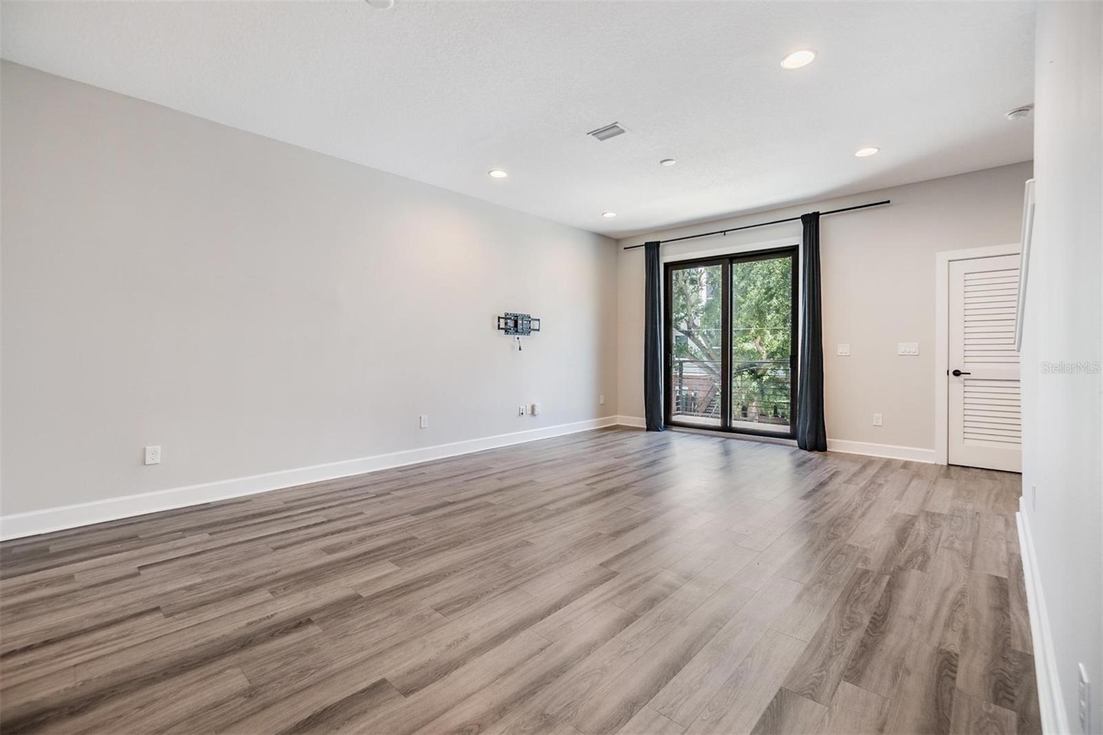 1302 W CARMEN ST #1, TAMPA, FL — photo 2