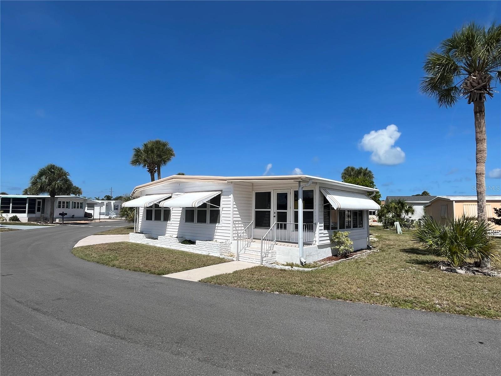 633 COMO DR, VENICE, FL — photo 2