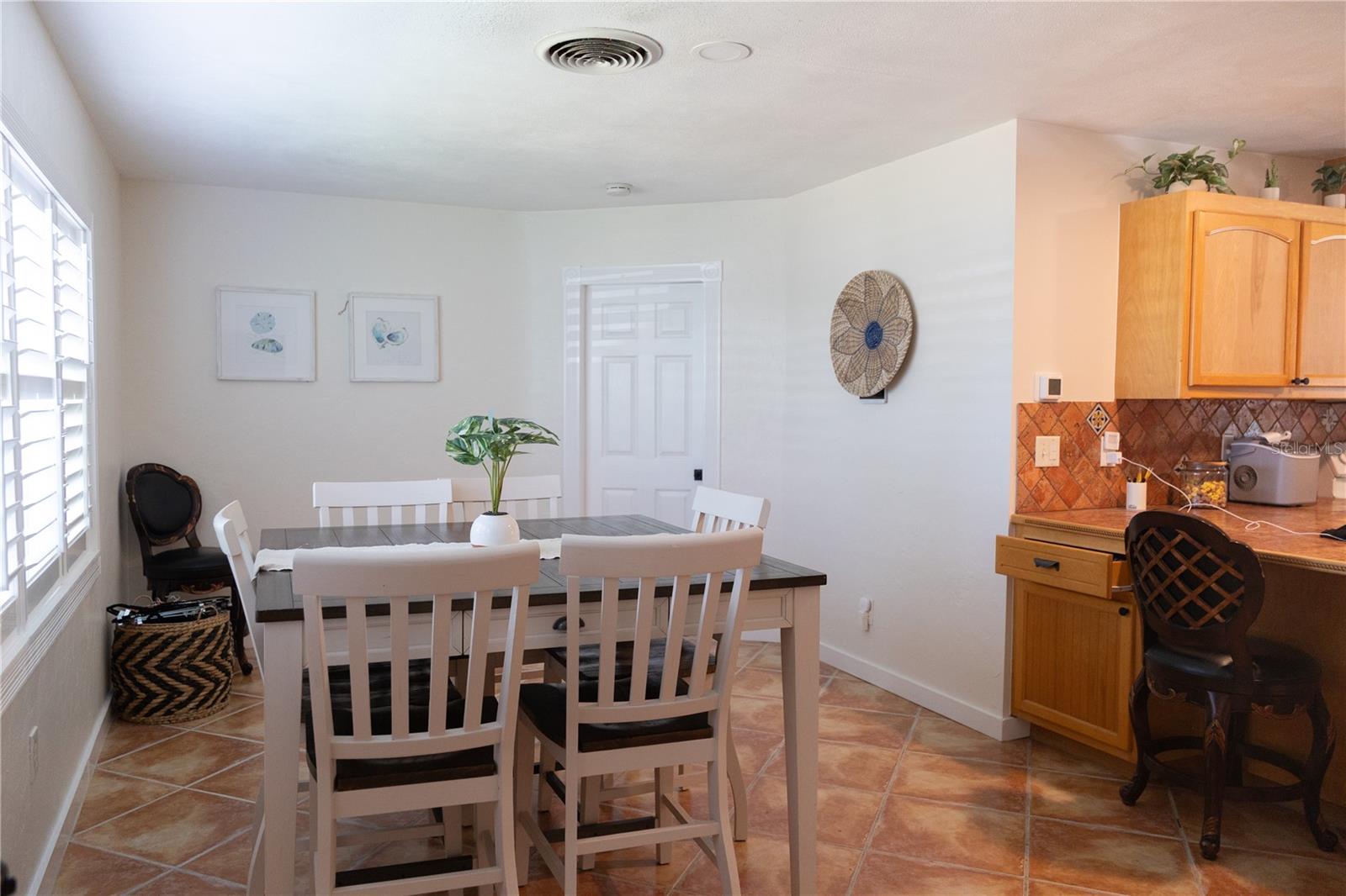 136 MARYLAND AVE, PALM HARBOR, FL — photo 11