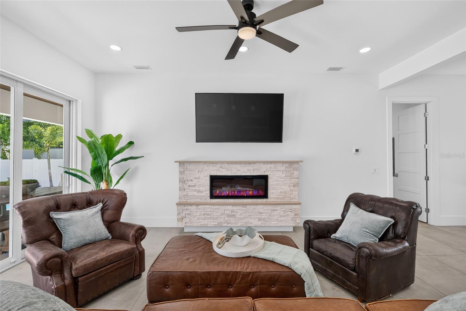 2430 FLOYD ST, SARASOTA, FL — photo 11