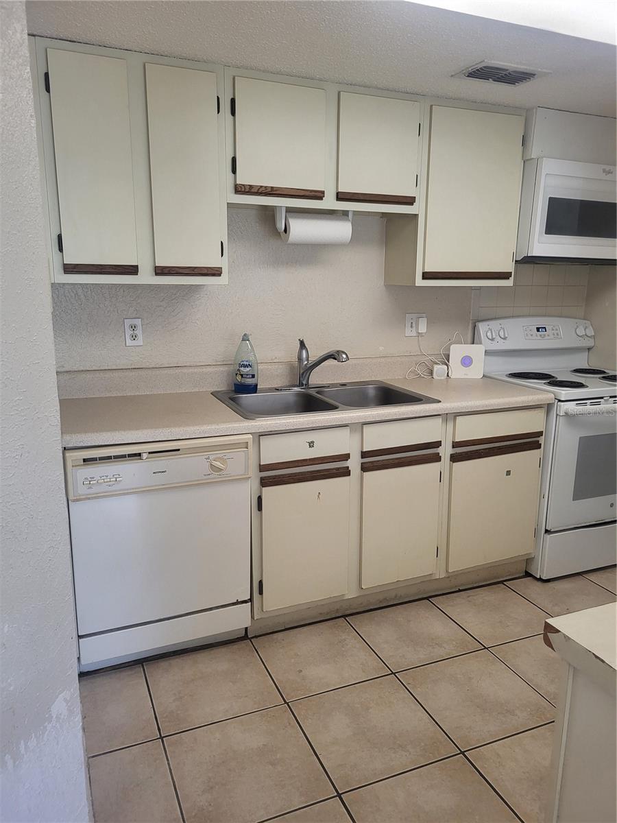 140 HUNTER LAKE DR #F, OLDSMAR, FL — photo 8