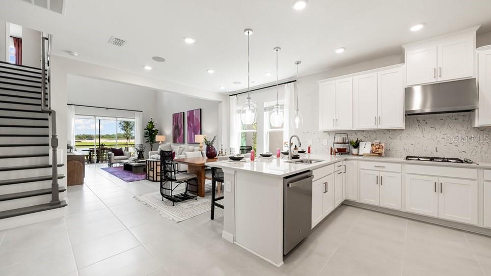 11400 STRONG STEM ROW, SAN ANTONIO, FL — photo 4