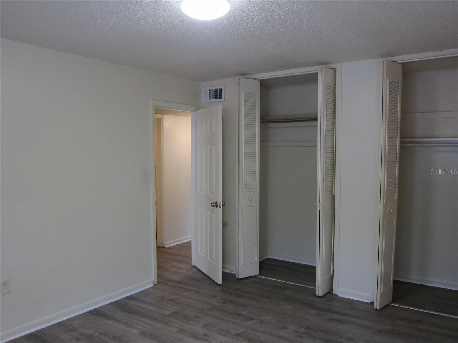300 NW 20TH AVE #6, GAINESVILLE, FL — photo 2