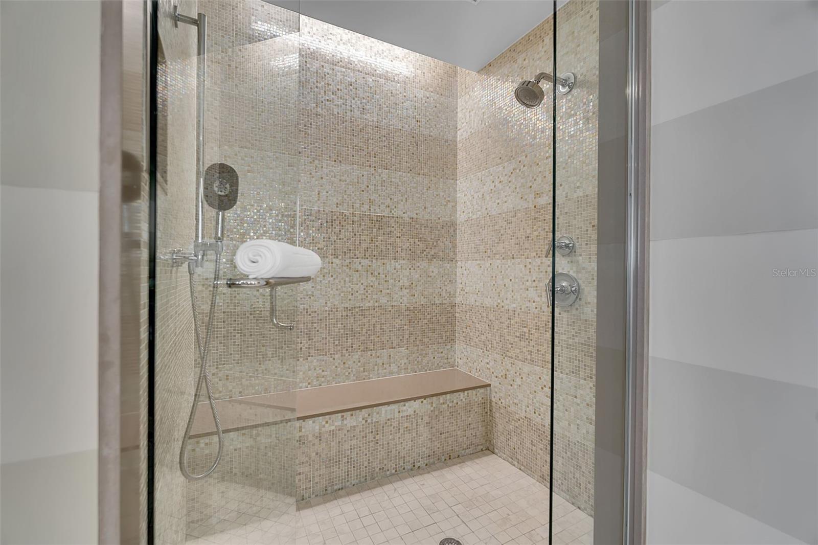 915 SEASIDE DR #611, SARASOTA, FL — photo 32